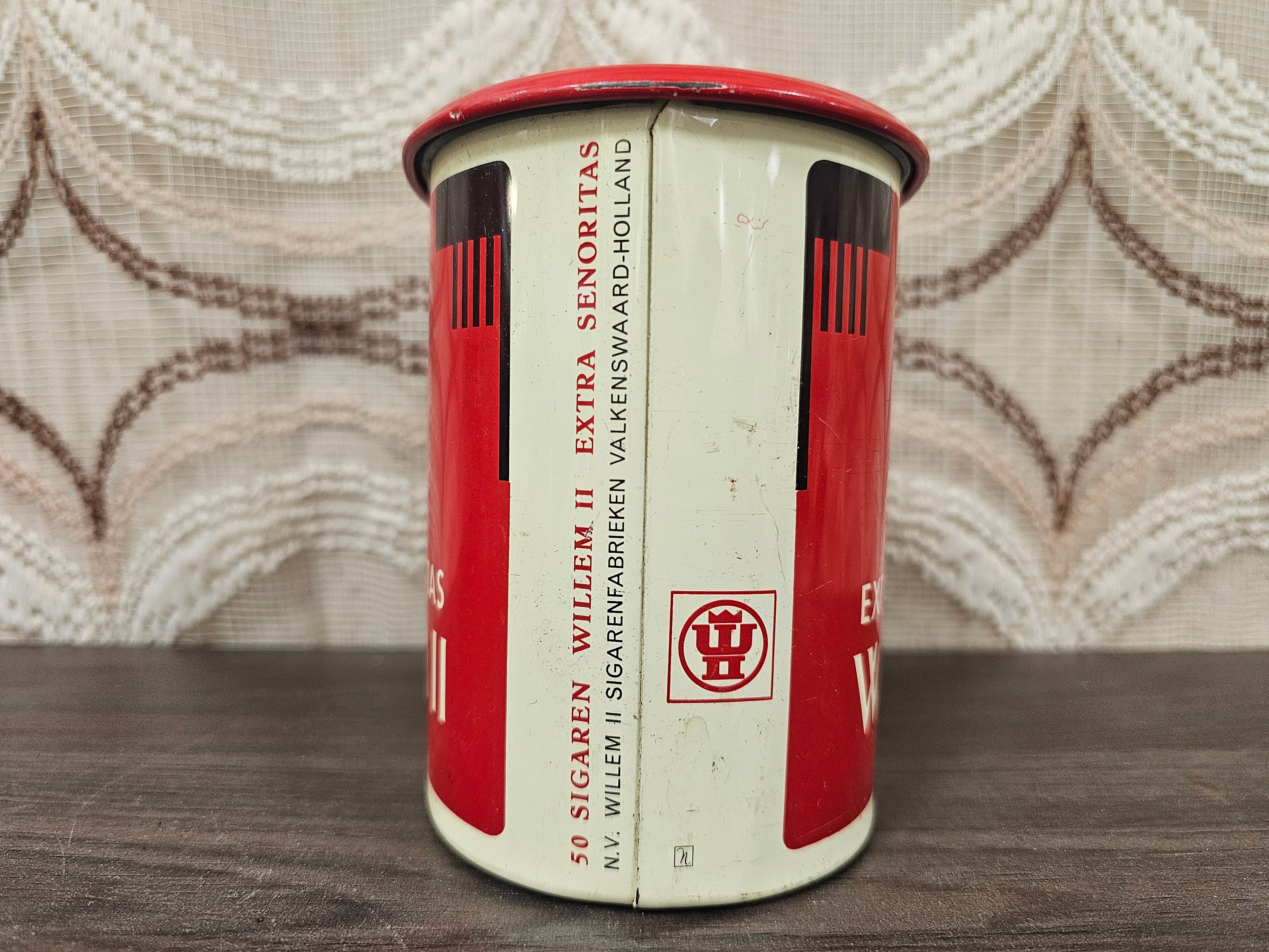 Willem II vintage sigarenblik rood met portret