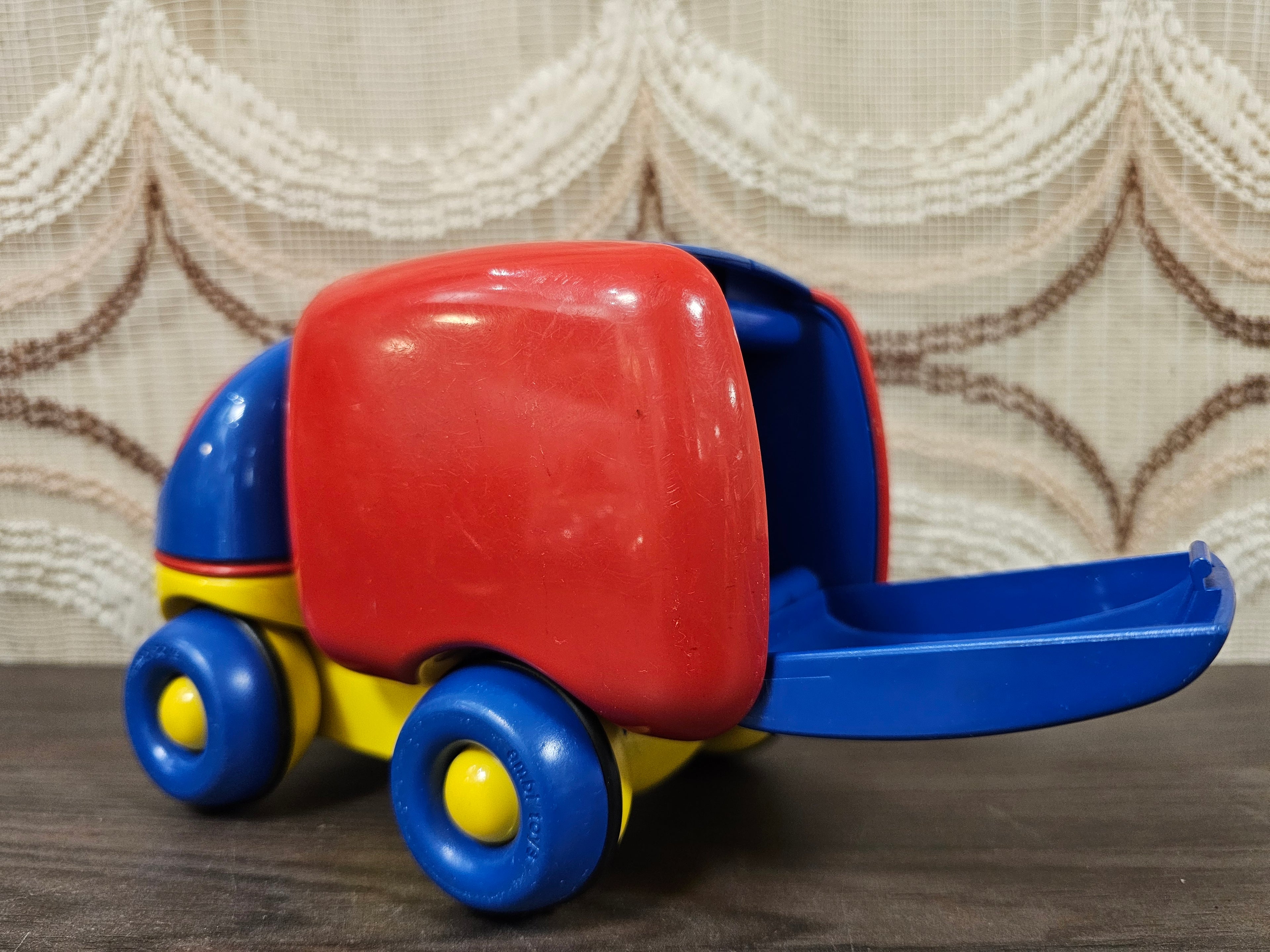 Vintage Ambi Toys vrachtwagen met laadklep