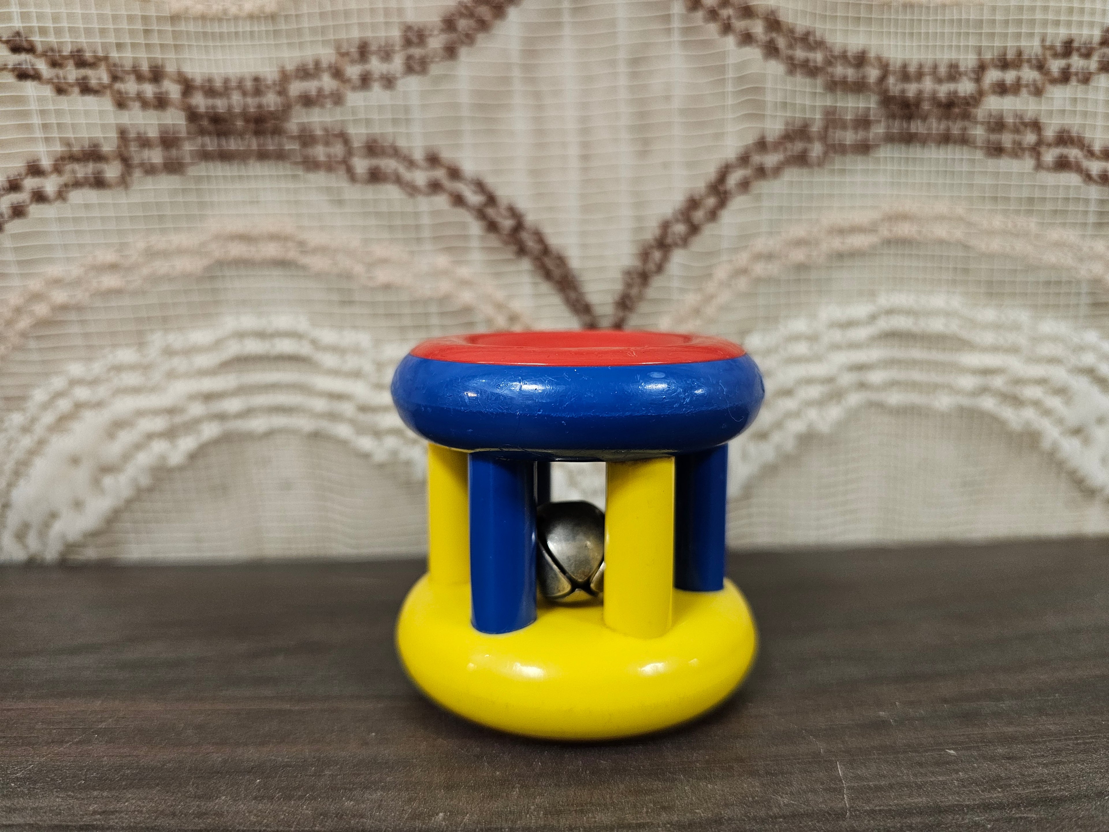 Ambi Toys bell roller rammelaar
