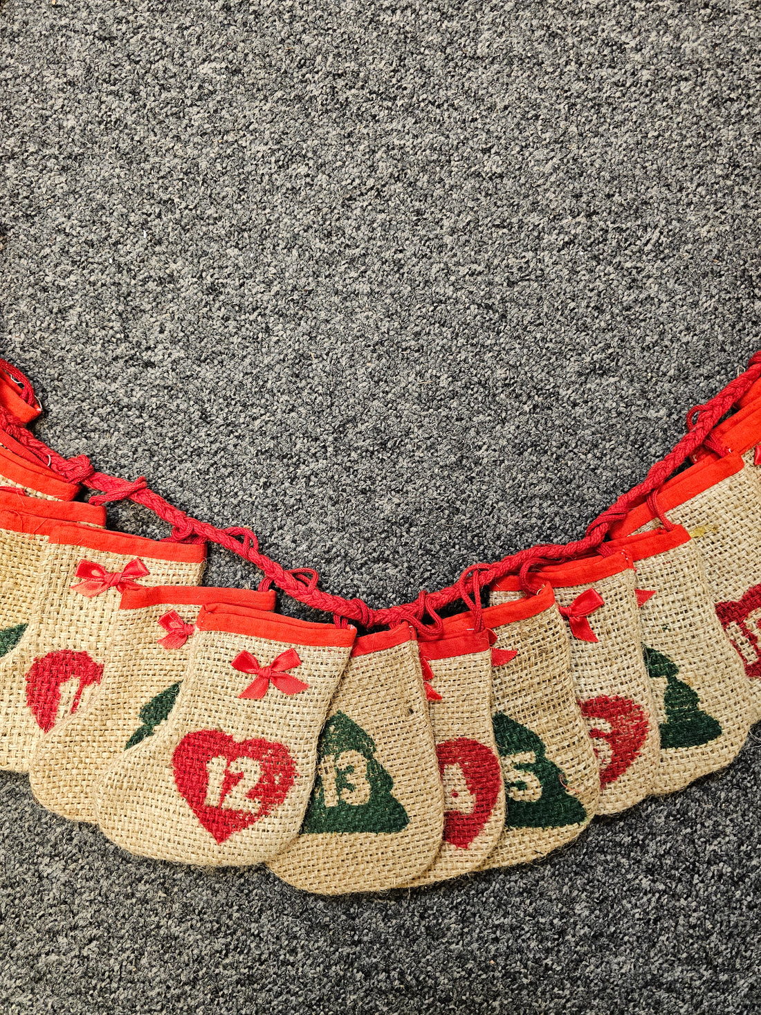 Vintage jute adventkalender met 24 zakjes