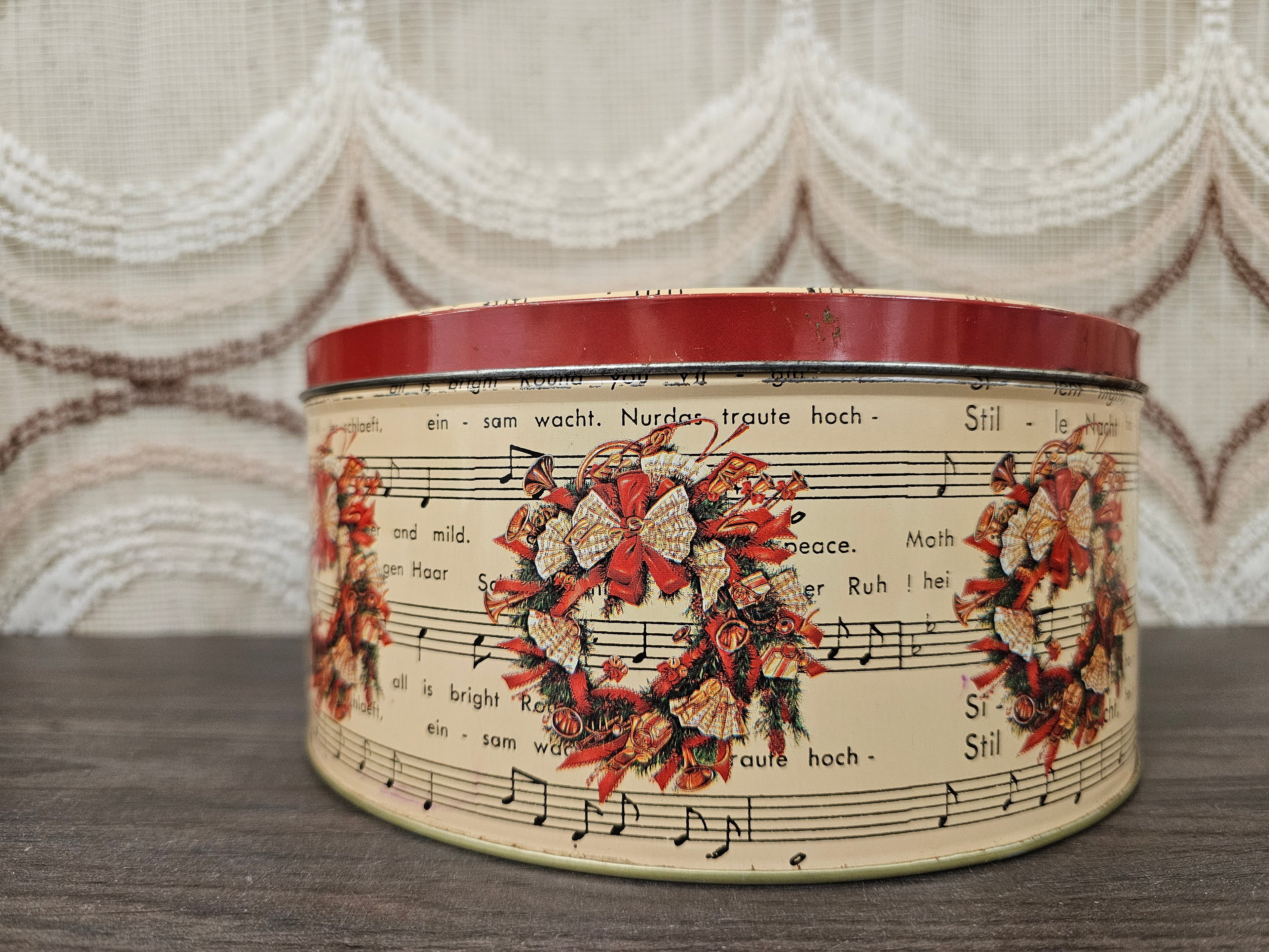 Vintage kerstblik Stille Nacht rond blik 20 cm met muziekblad en krans