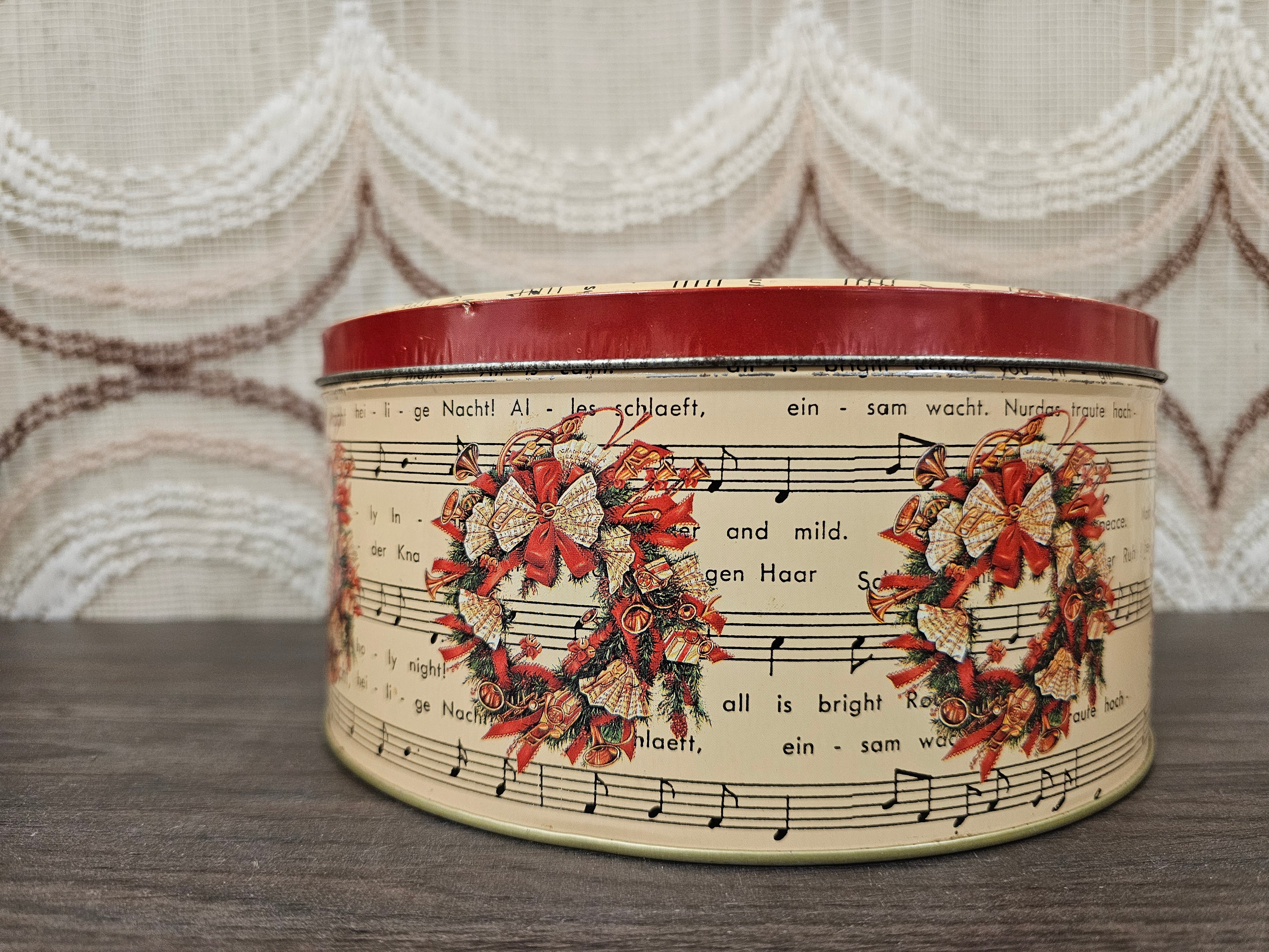 Vintage kerstblik Stille Nacht rond blik 20 cm met muziekblad en krans