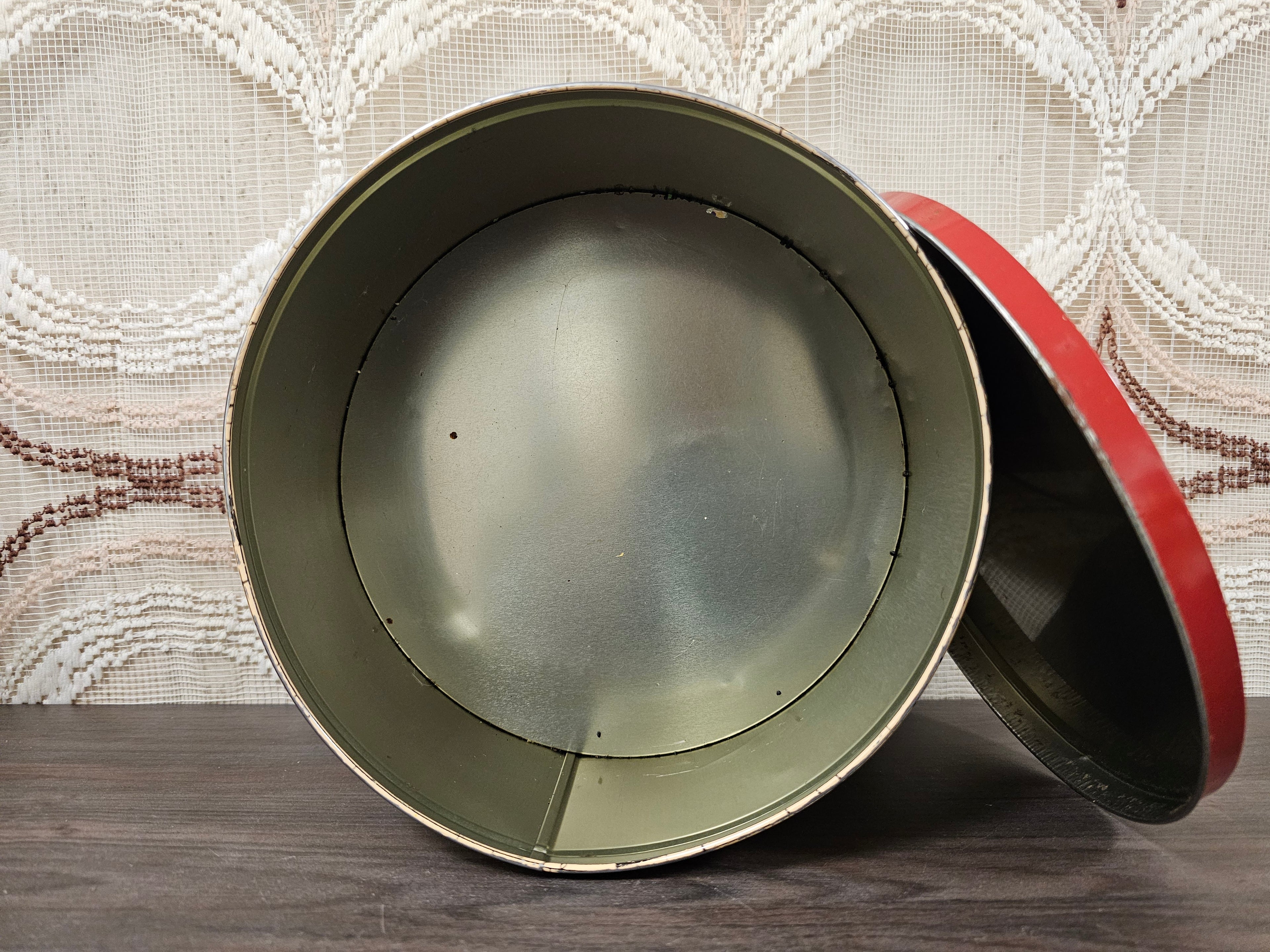 Vintage kerstblik Stille Nacht rond blik 20 cm met muziekblad en krans