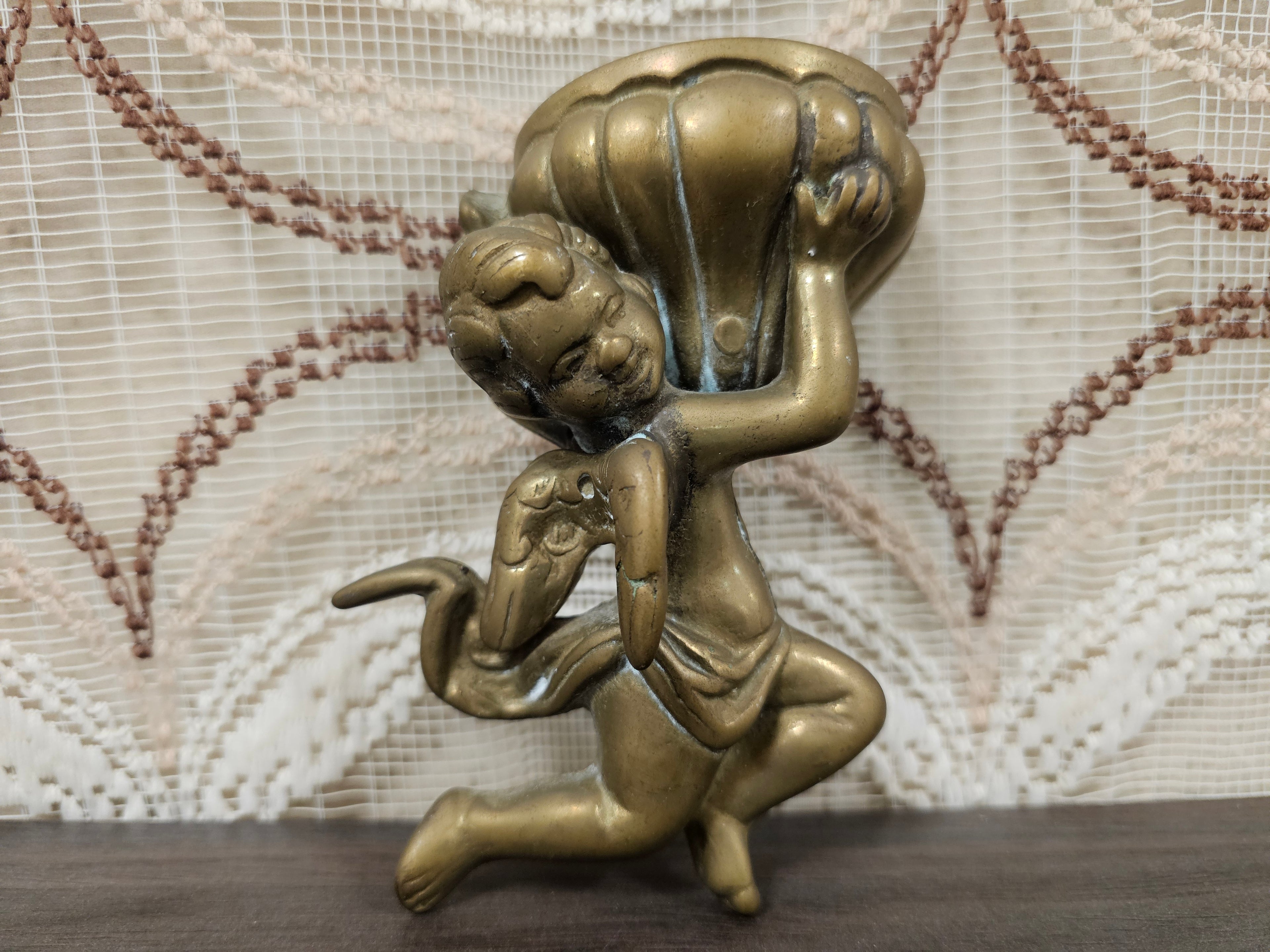 Vintage messing cherubijntje met wijwaterbakje