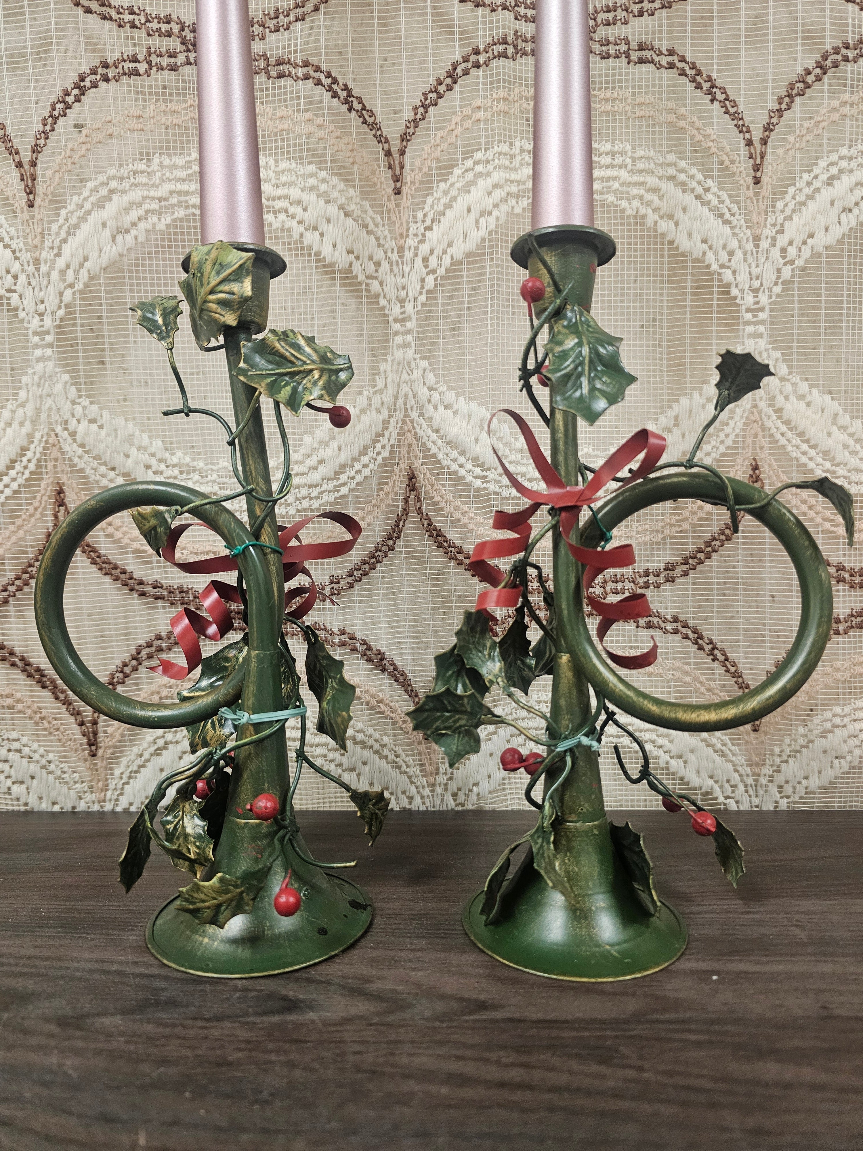 Metalen kandelaars trompetvorm groen rood 23 cm