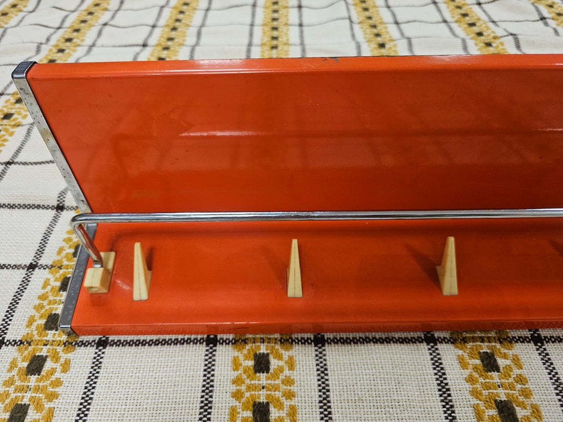 Brabantia planchet oranje metaal jaren 70 wandrek