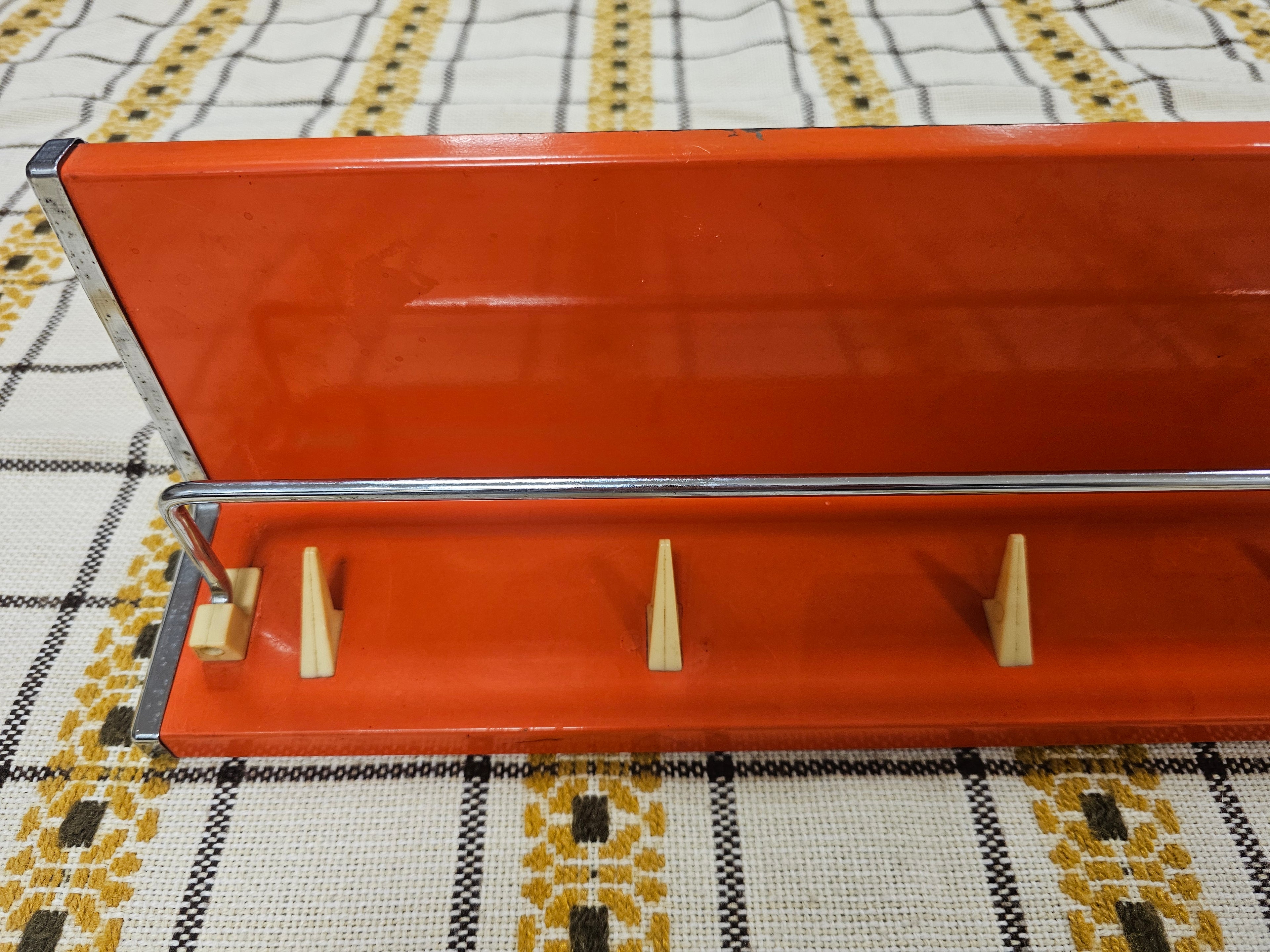 Brabantia planchet oranje metaal jaren 70 wandrek