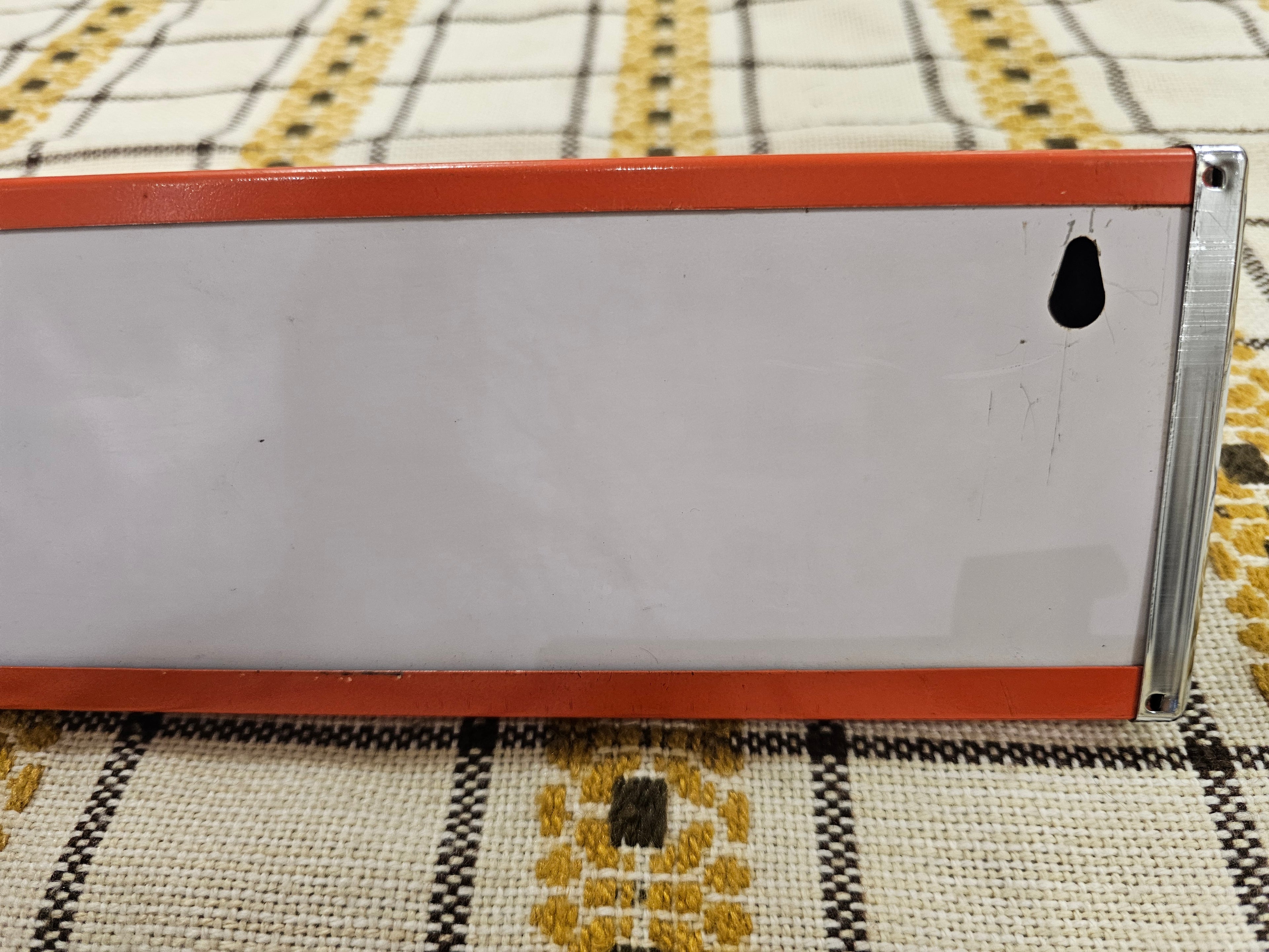 Brabantia planchet oranje metaal jaren 70 wandrek