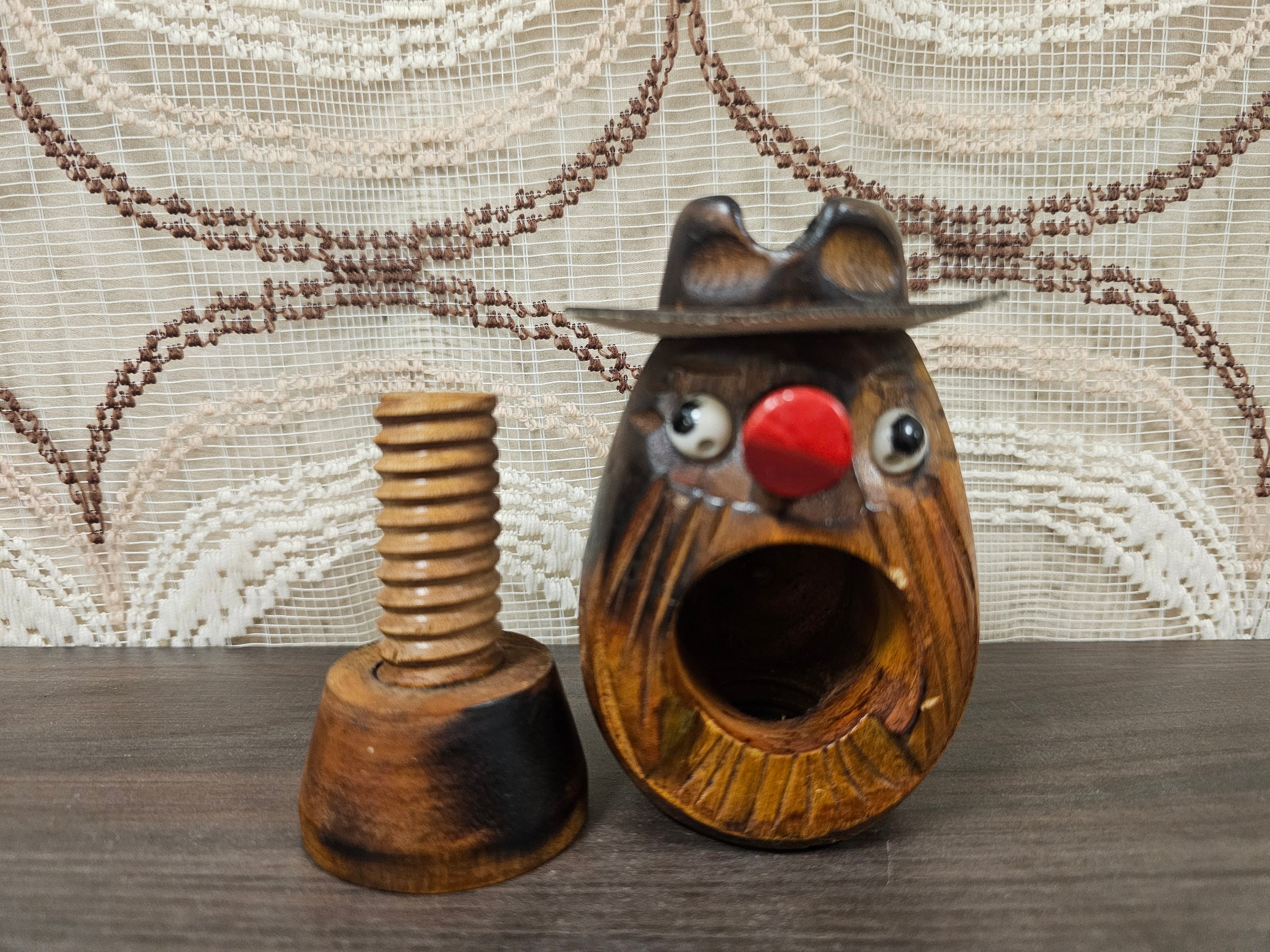 Vintage houten notenkraker mannetje met hoed