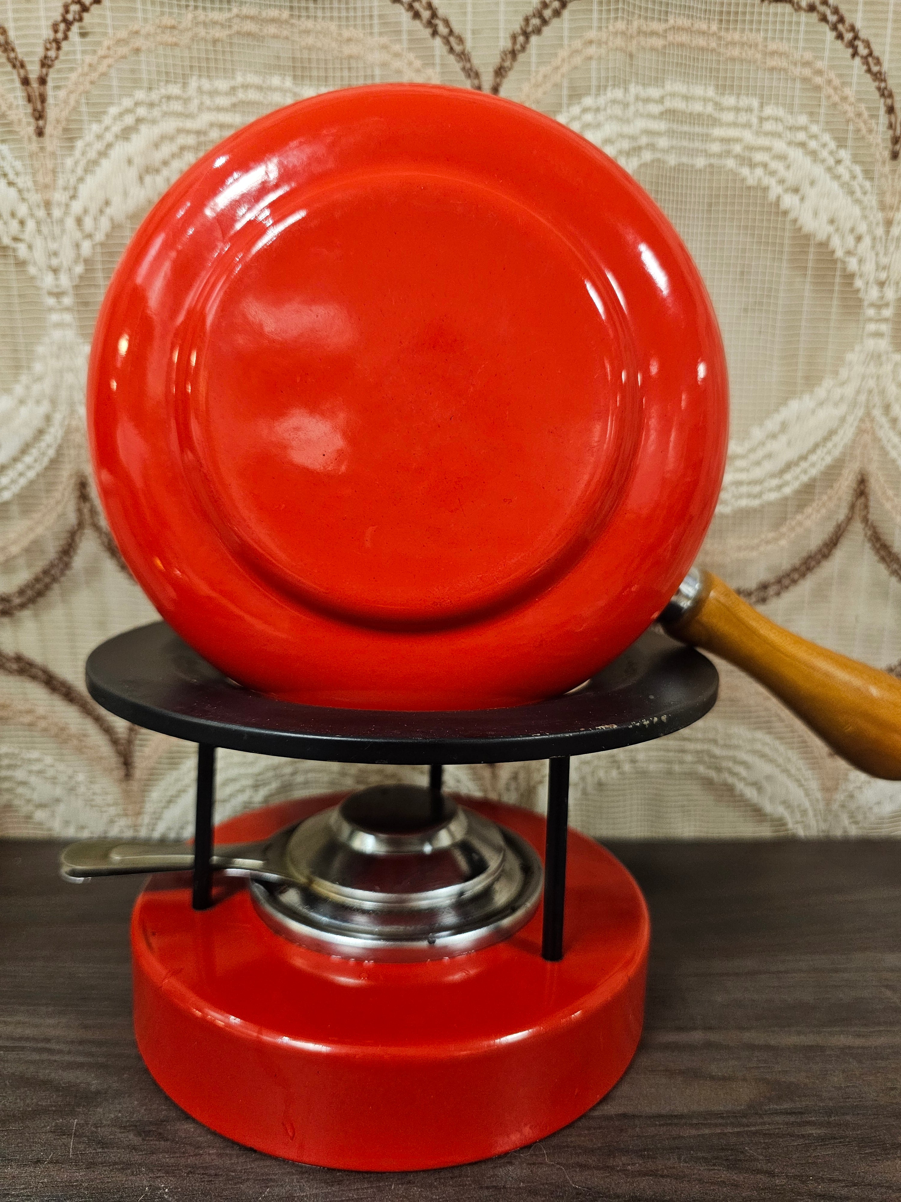 Vintage fonduepan rood met bloemen en metalen houder