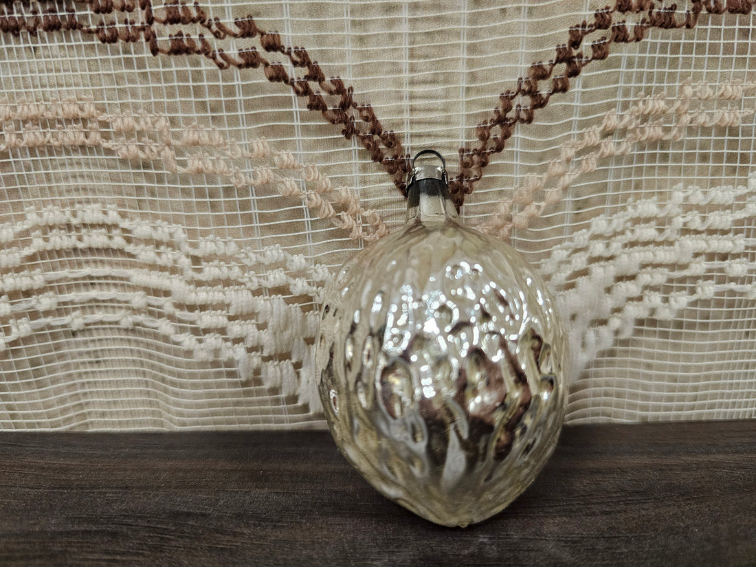 Vintage kerstbal walnoot oud glazen ornament zilver 7 cm