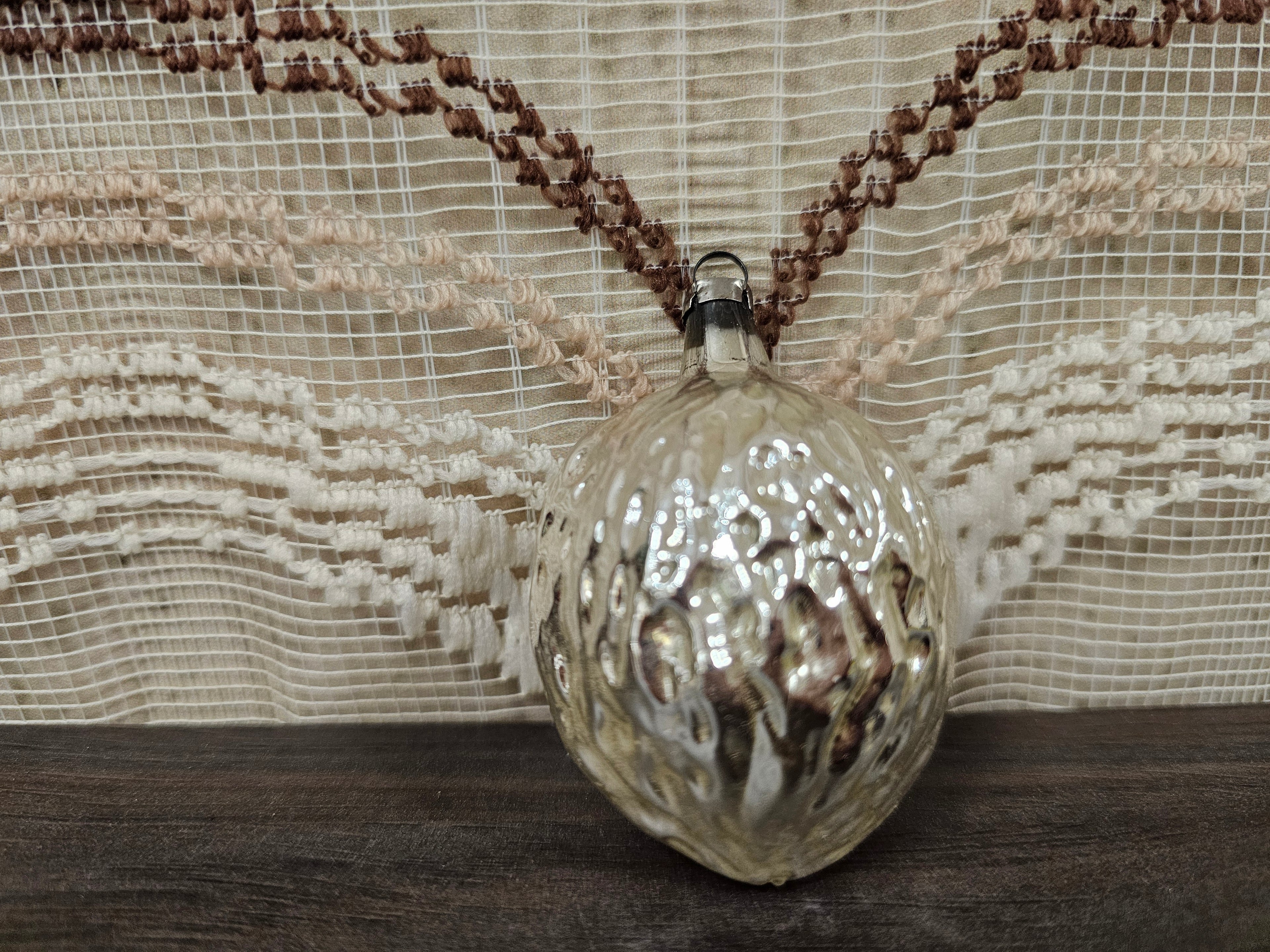 Vintage kerstbal walnoot oud glazen ornament zilver 7 cm
