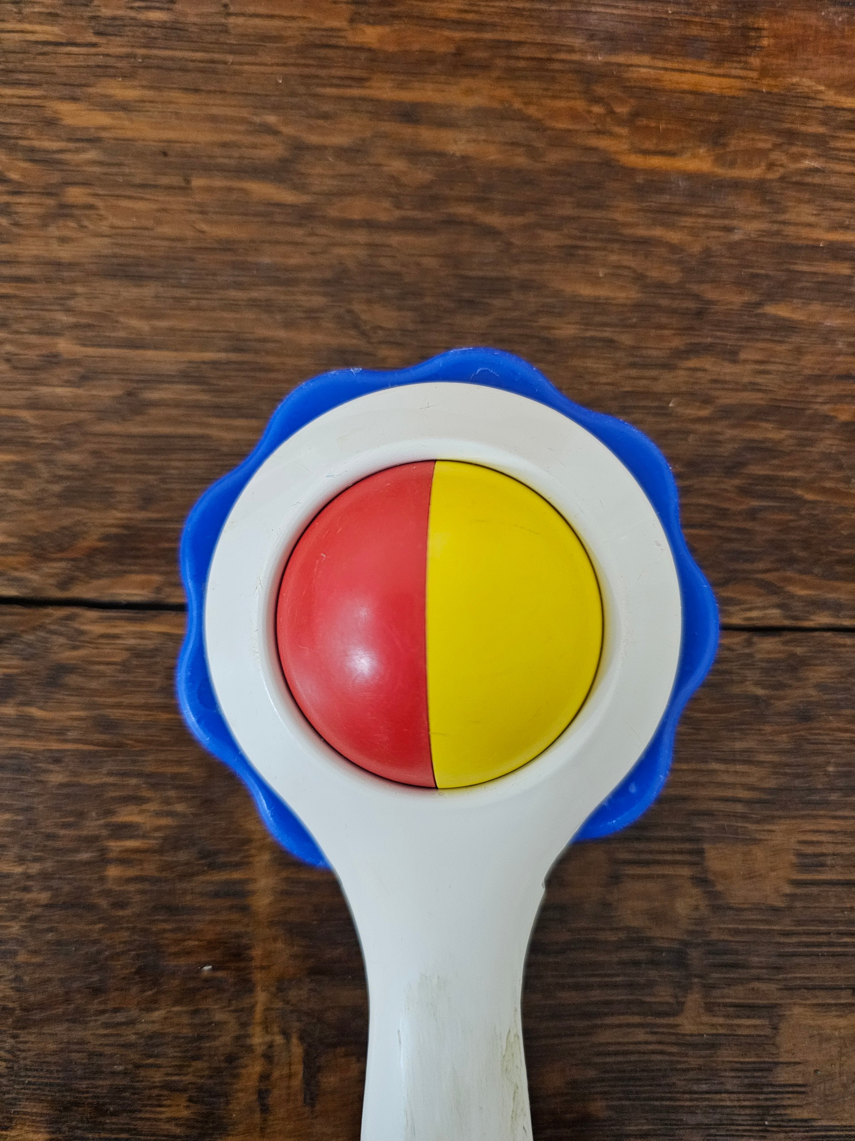 Ambi Toys rammelaar Handy Dandy – blauwe rand – jaren 80