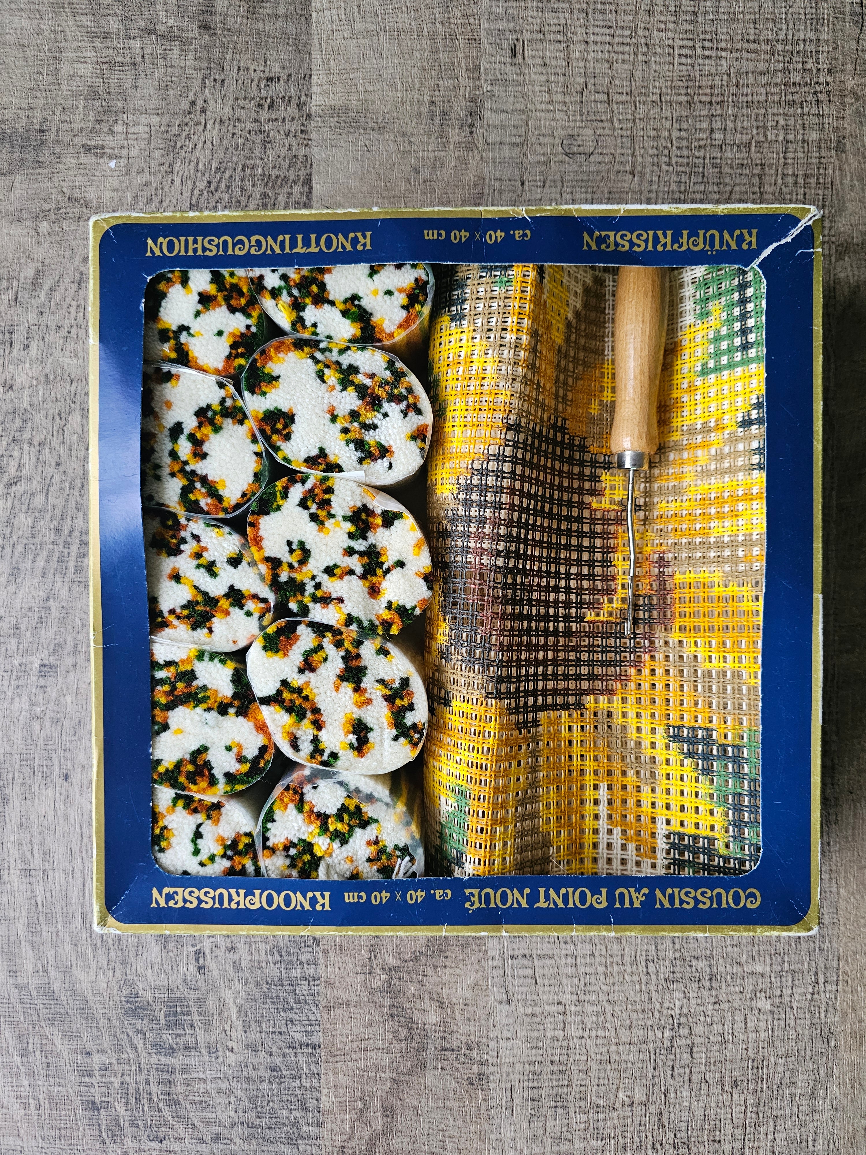 Smyrna knoopkussen zonnebloem wol vintage