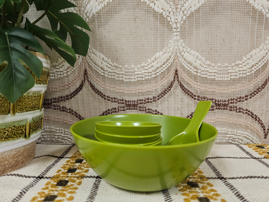 Vintage pindaset mosgroen 6 schaaltjes met lepel