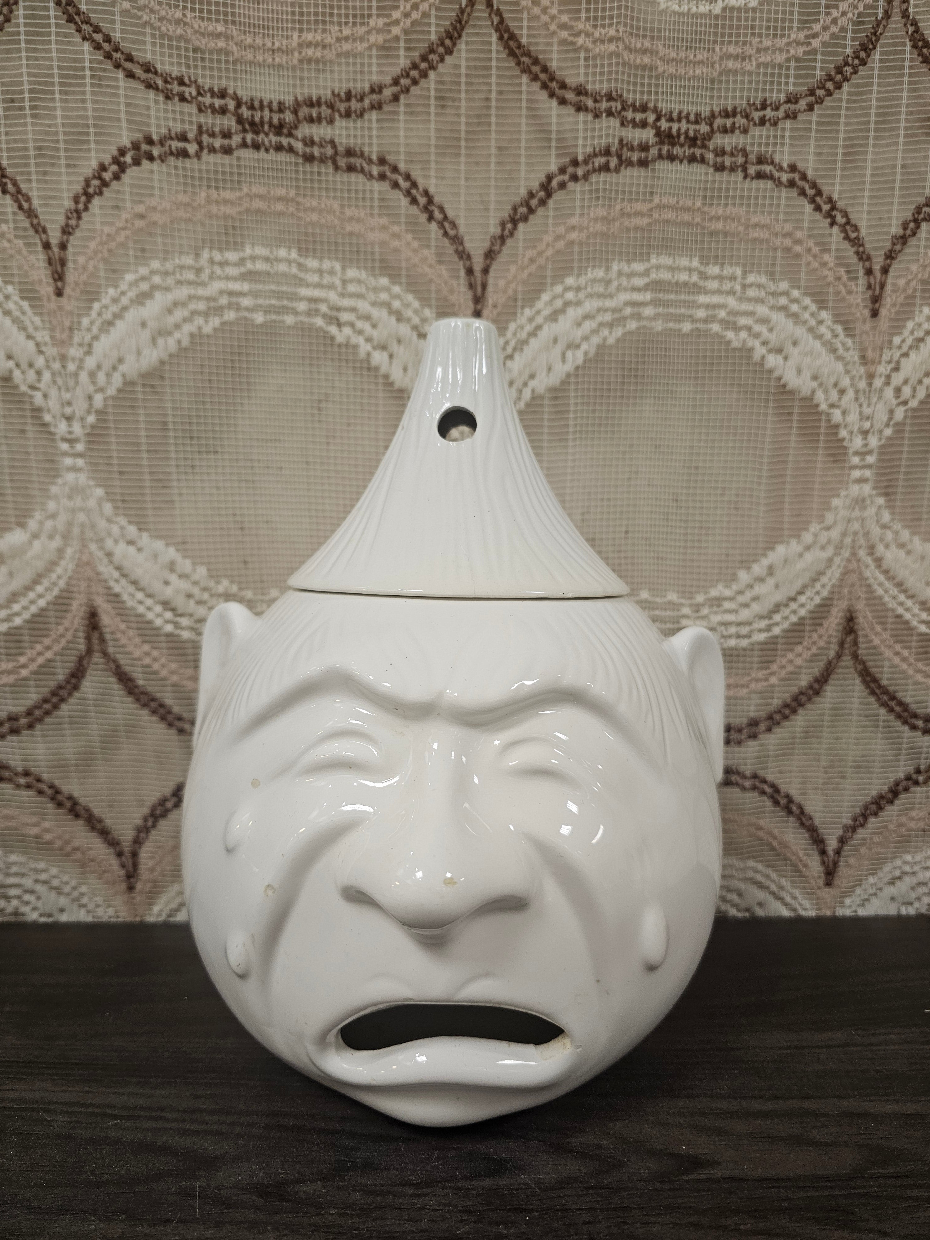 Witte keramieken uienpot jaren 80 | grote voorraadpot met gezicht