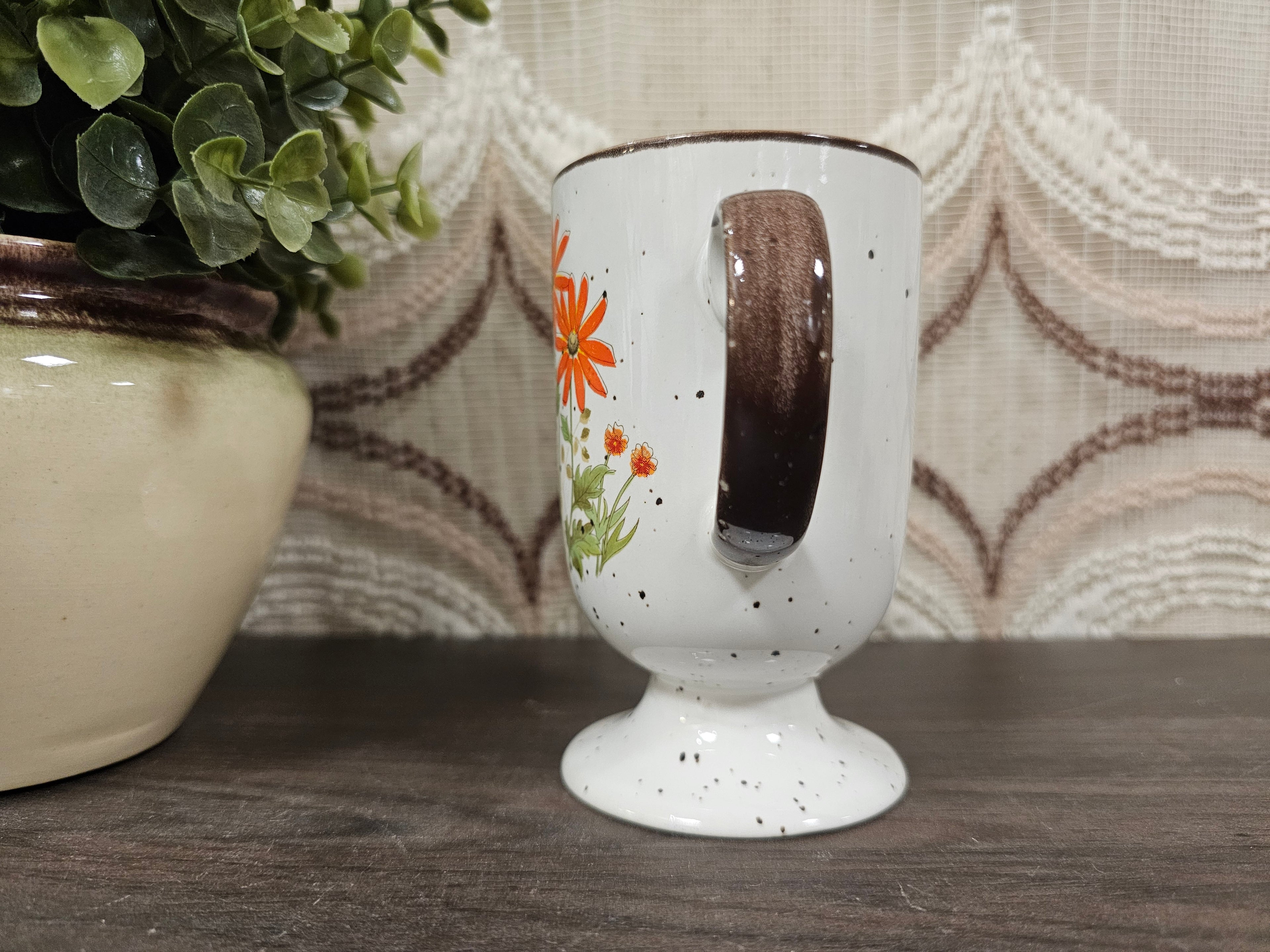 Wildflower beker met voet –oranje bloemen