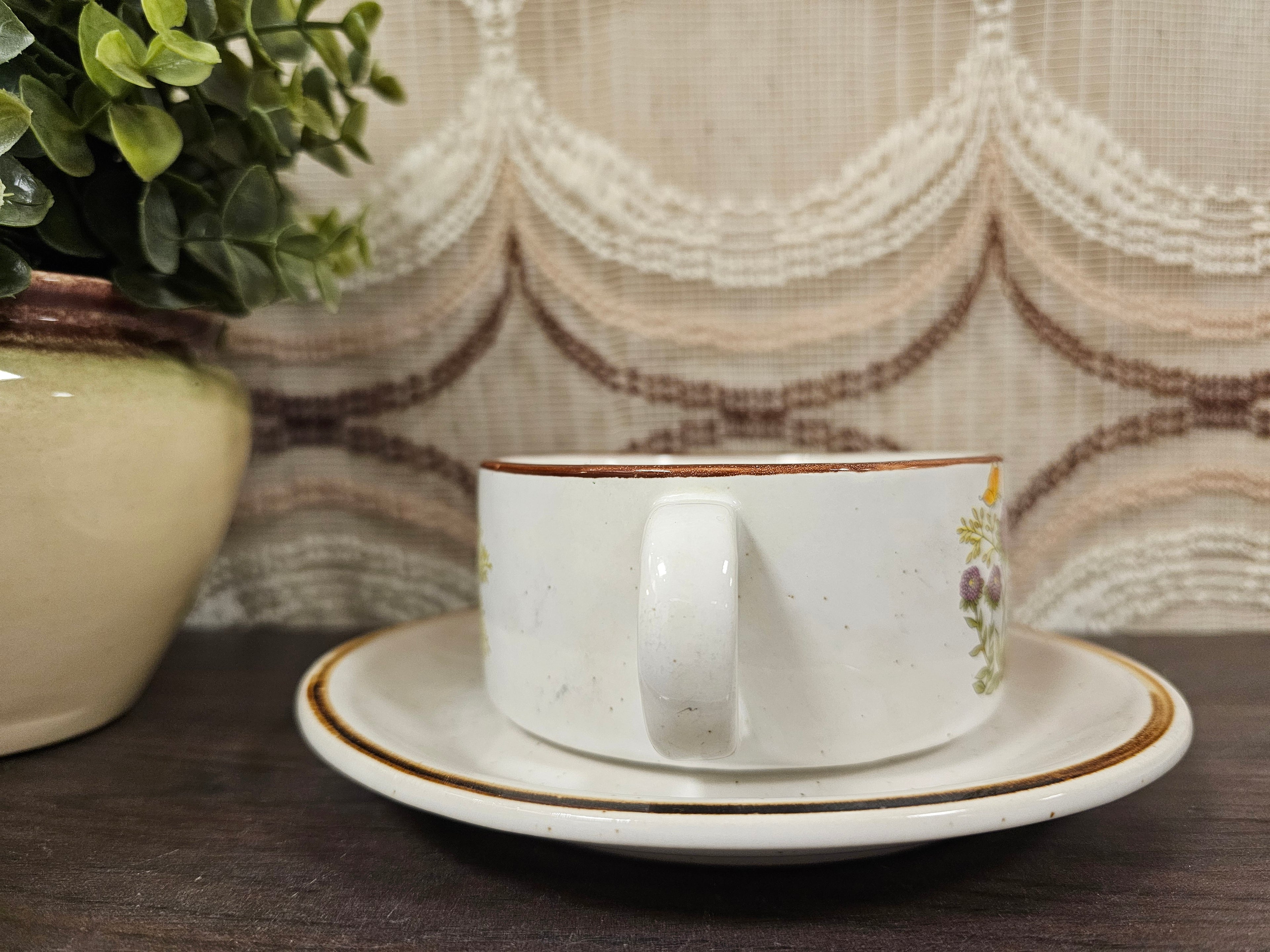 Wildflower soepkom met schotel rode bloemen