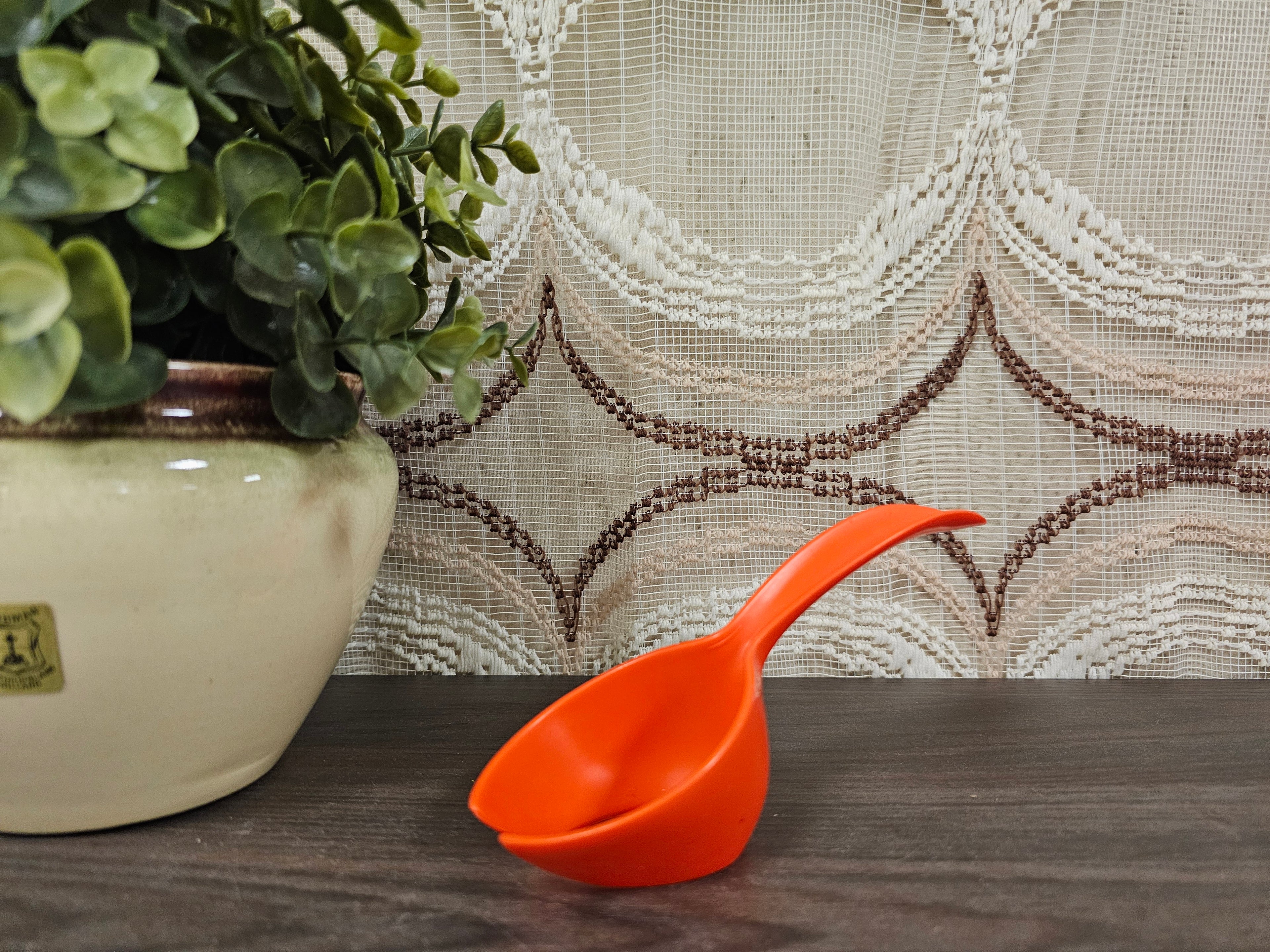 Tupperware eierlepel oranje vintage kunststof lepel