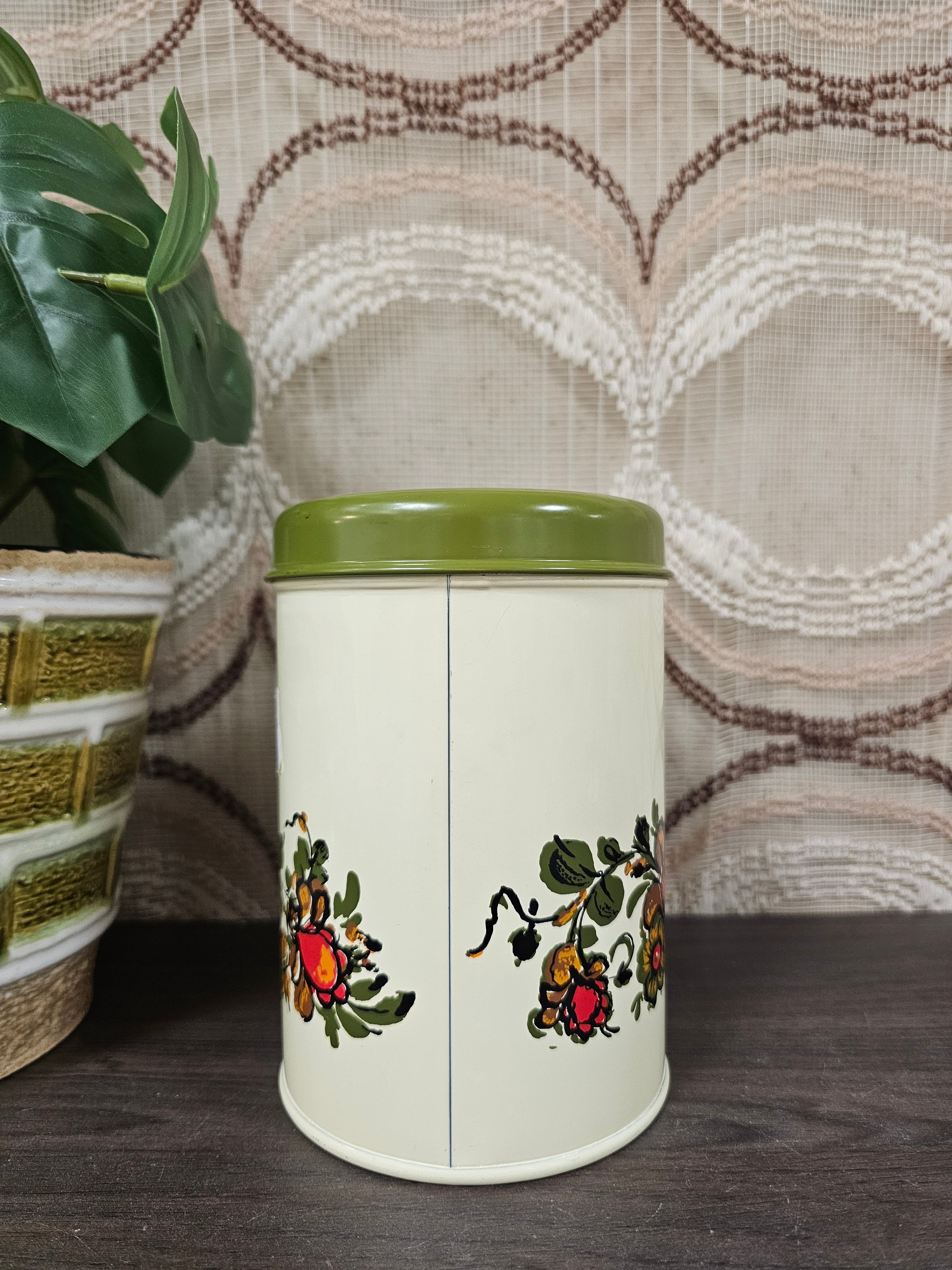 Vintage thee blik met bloemen