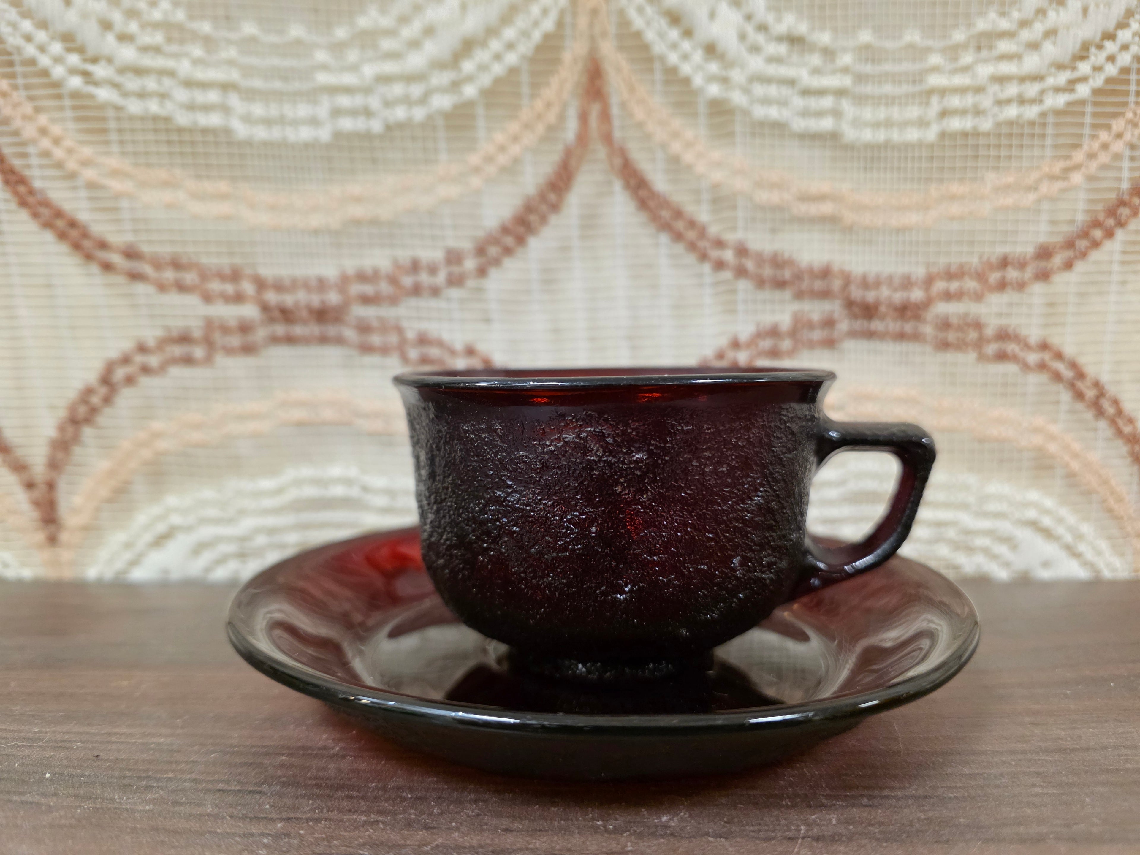Arcoroc France Sierra kop en schotel rood – vintage servies