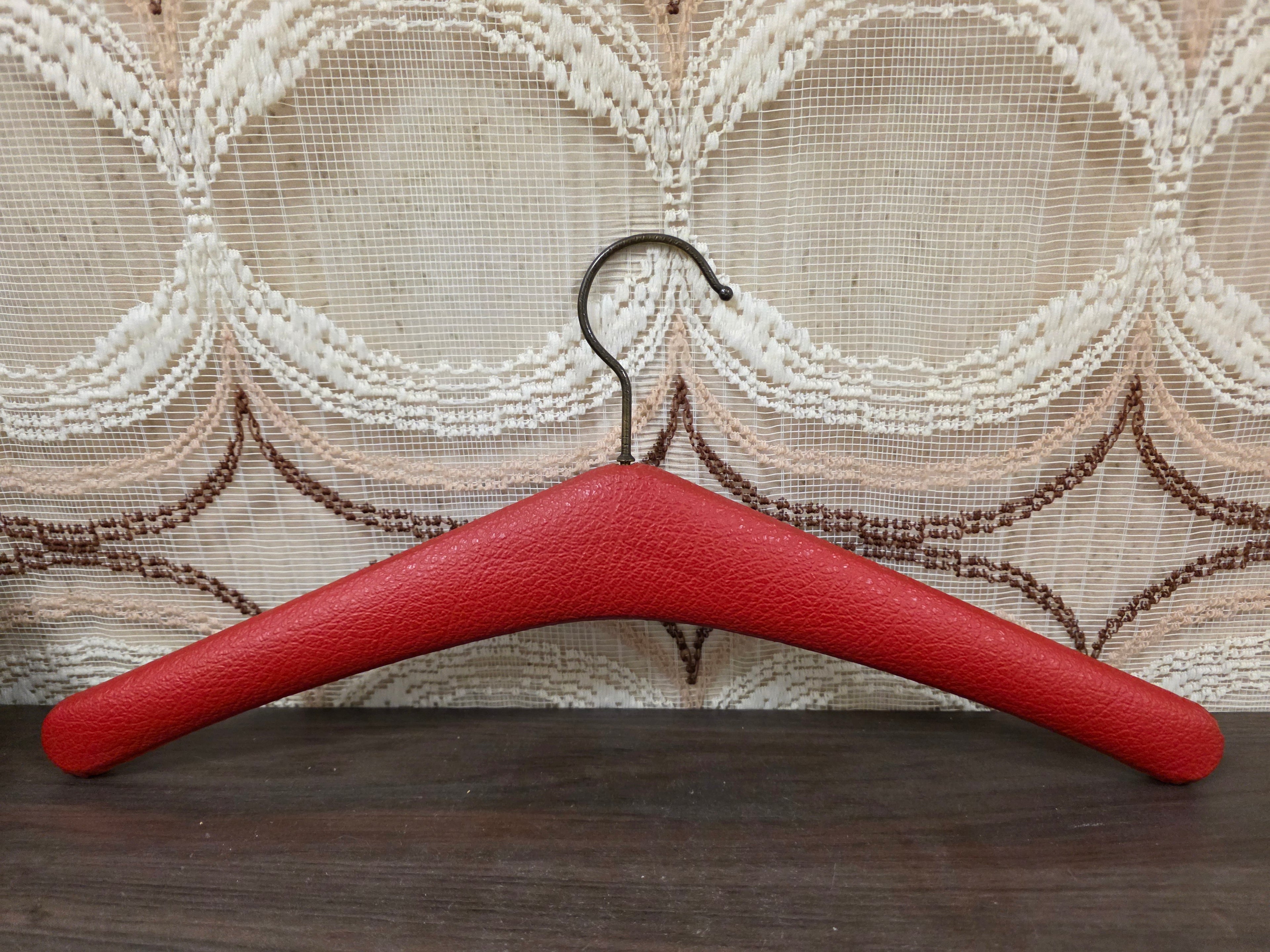 Skailederen kledinghanger rood