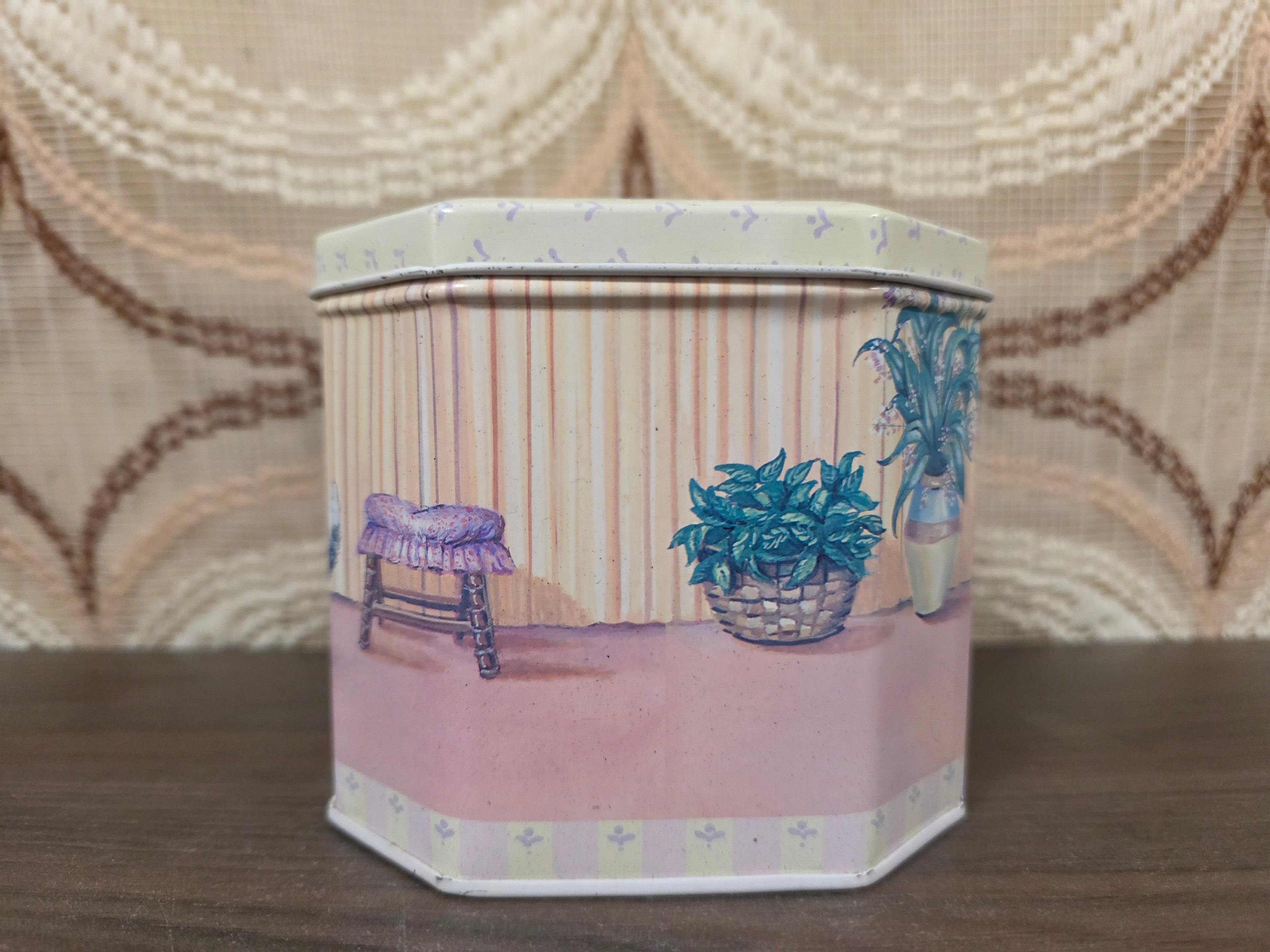 Vintage blik met katten illustraties