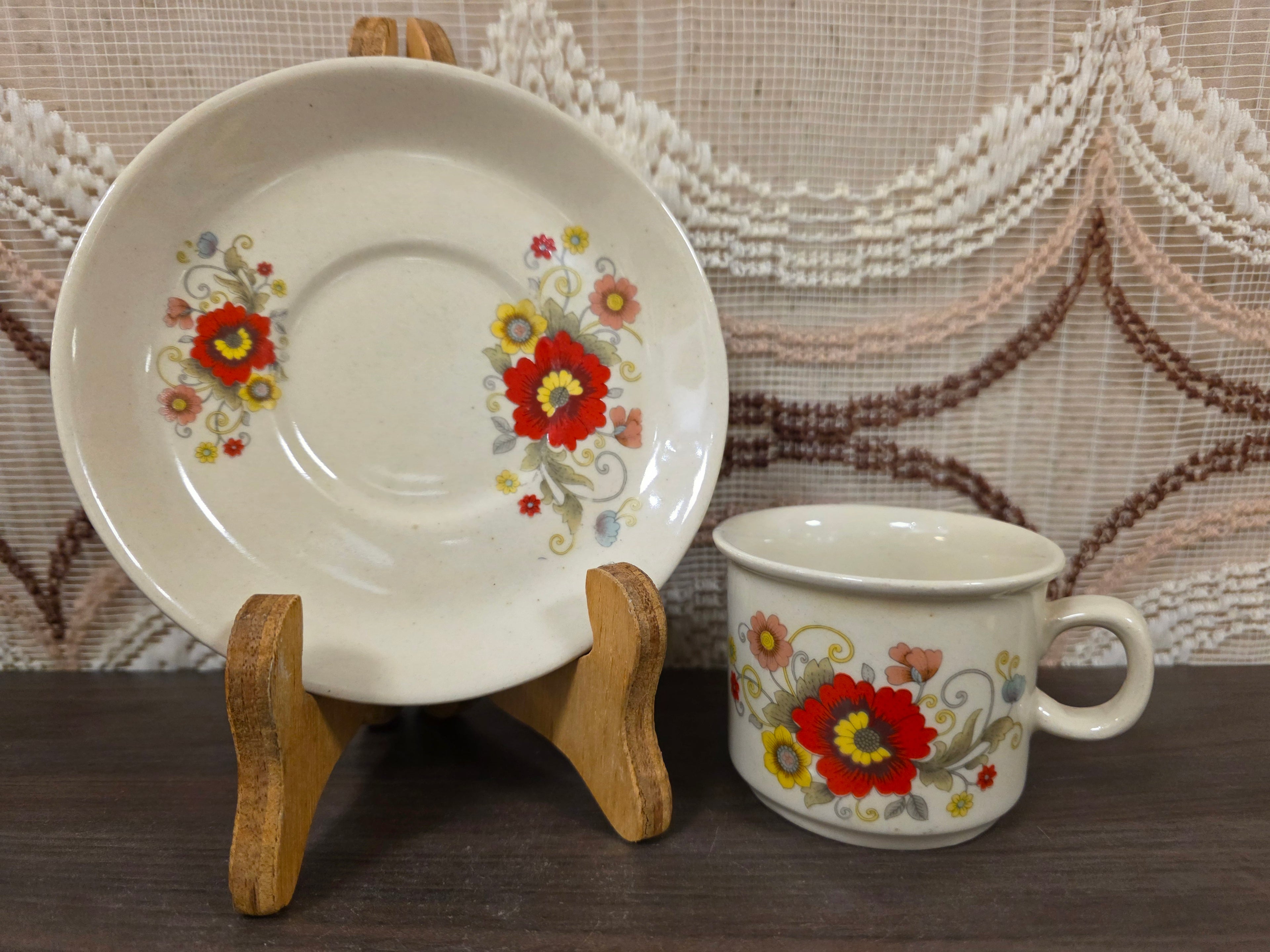 Hitkari kop en schotel bloemen vintage servies