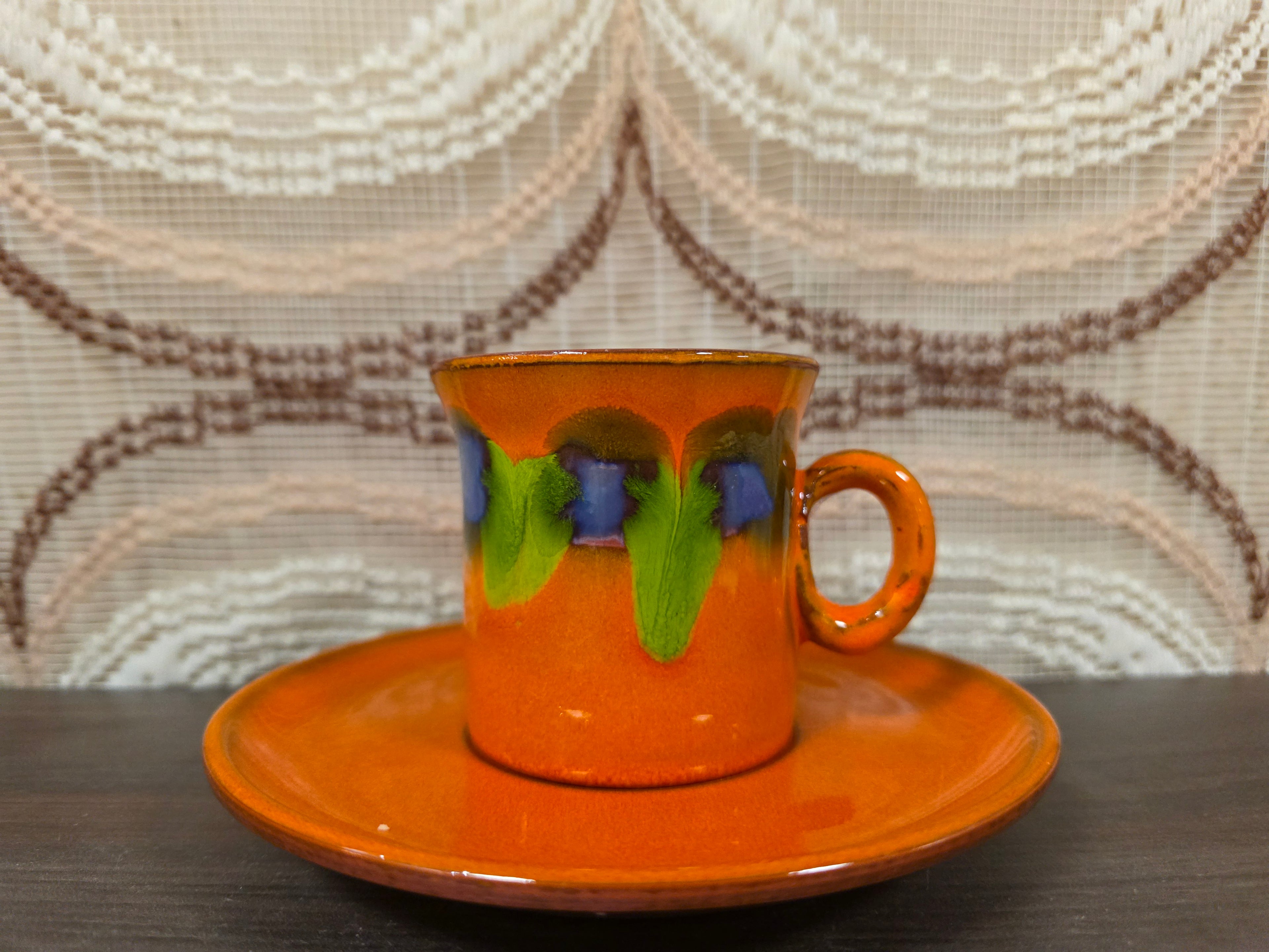 Kop en schotel oranje fat lava paars groen