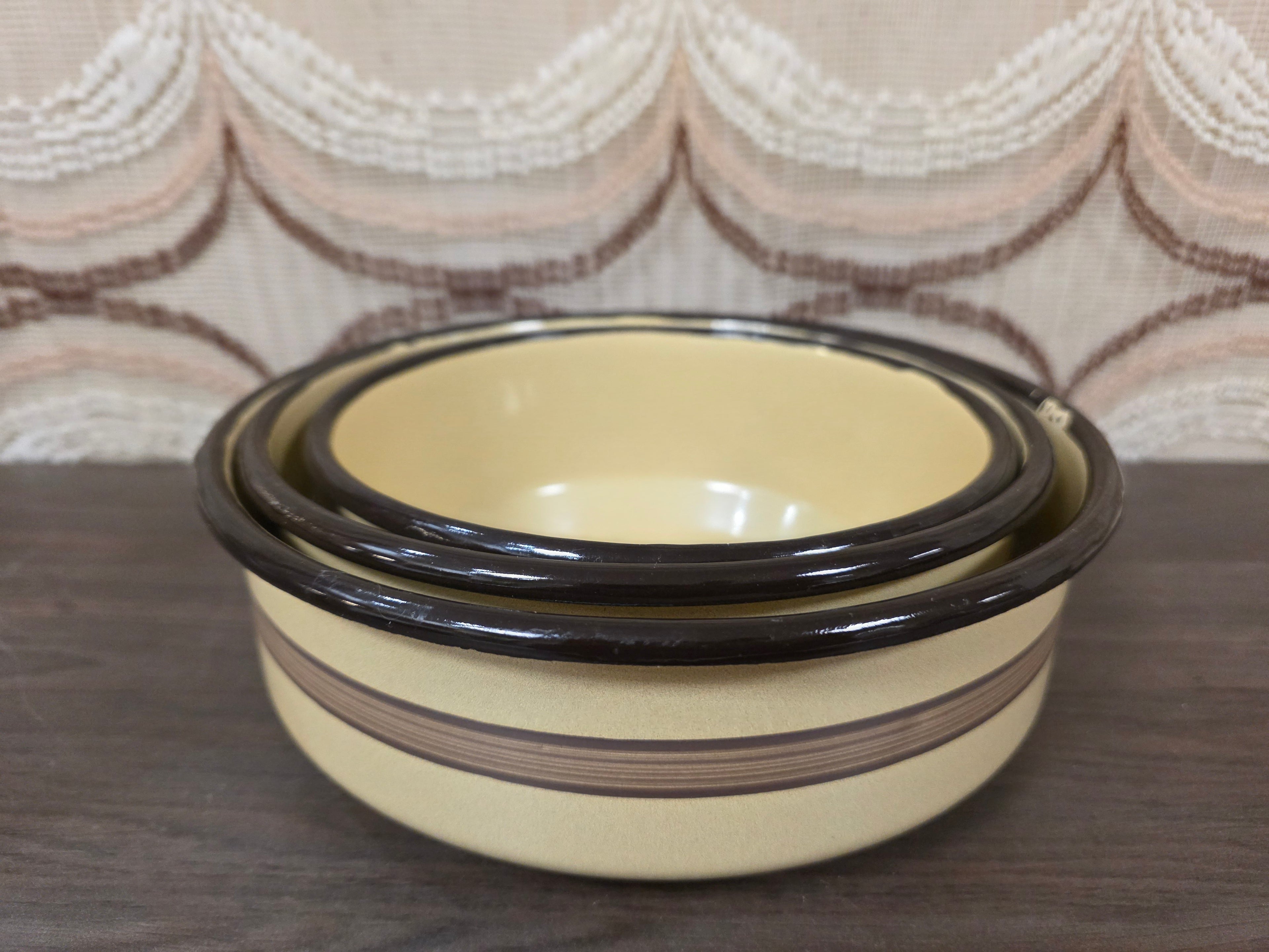 Vintage emaille nestschalen set crème bruin