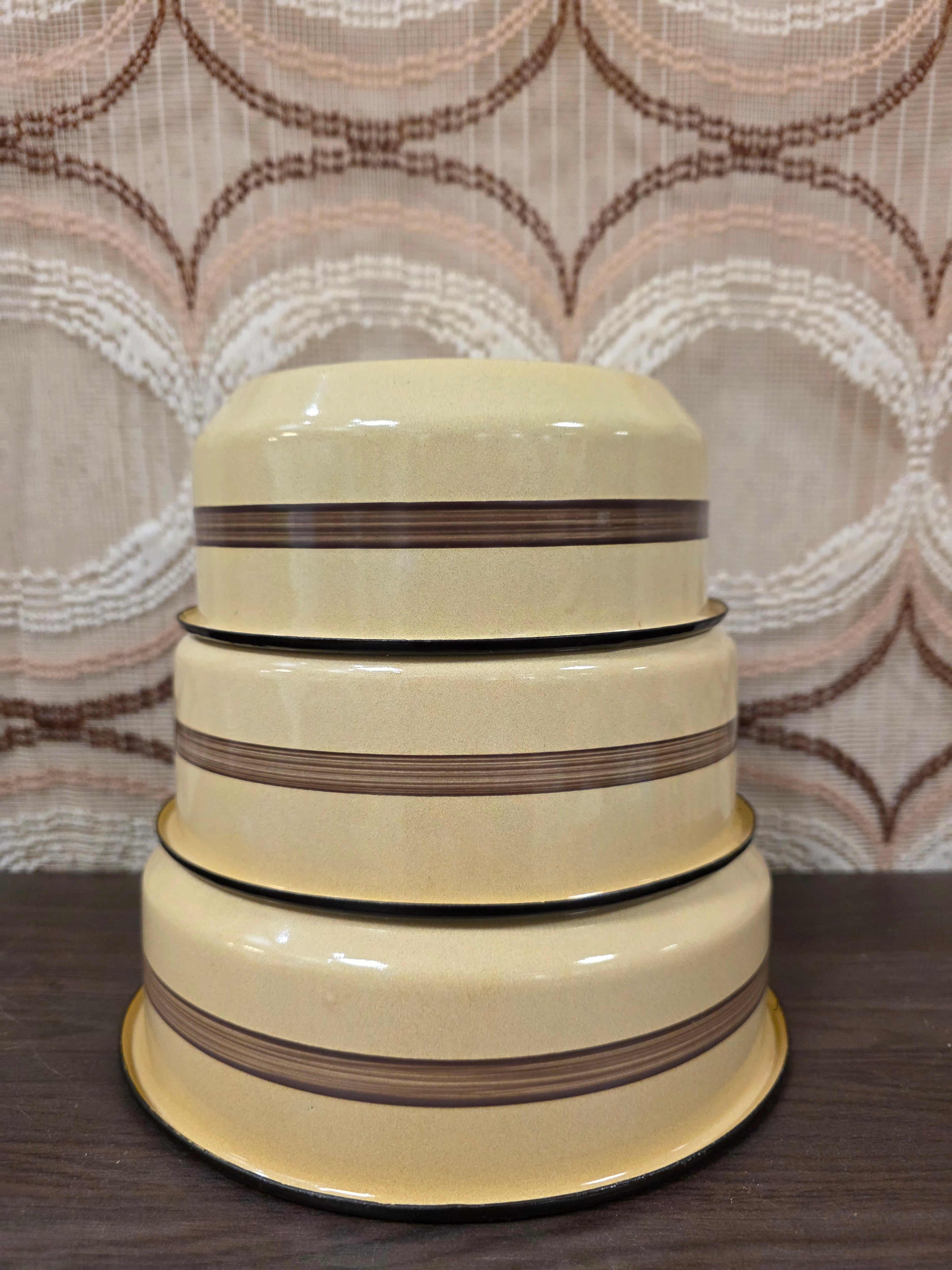 Vintage emaille nestschalen set crème bruin