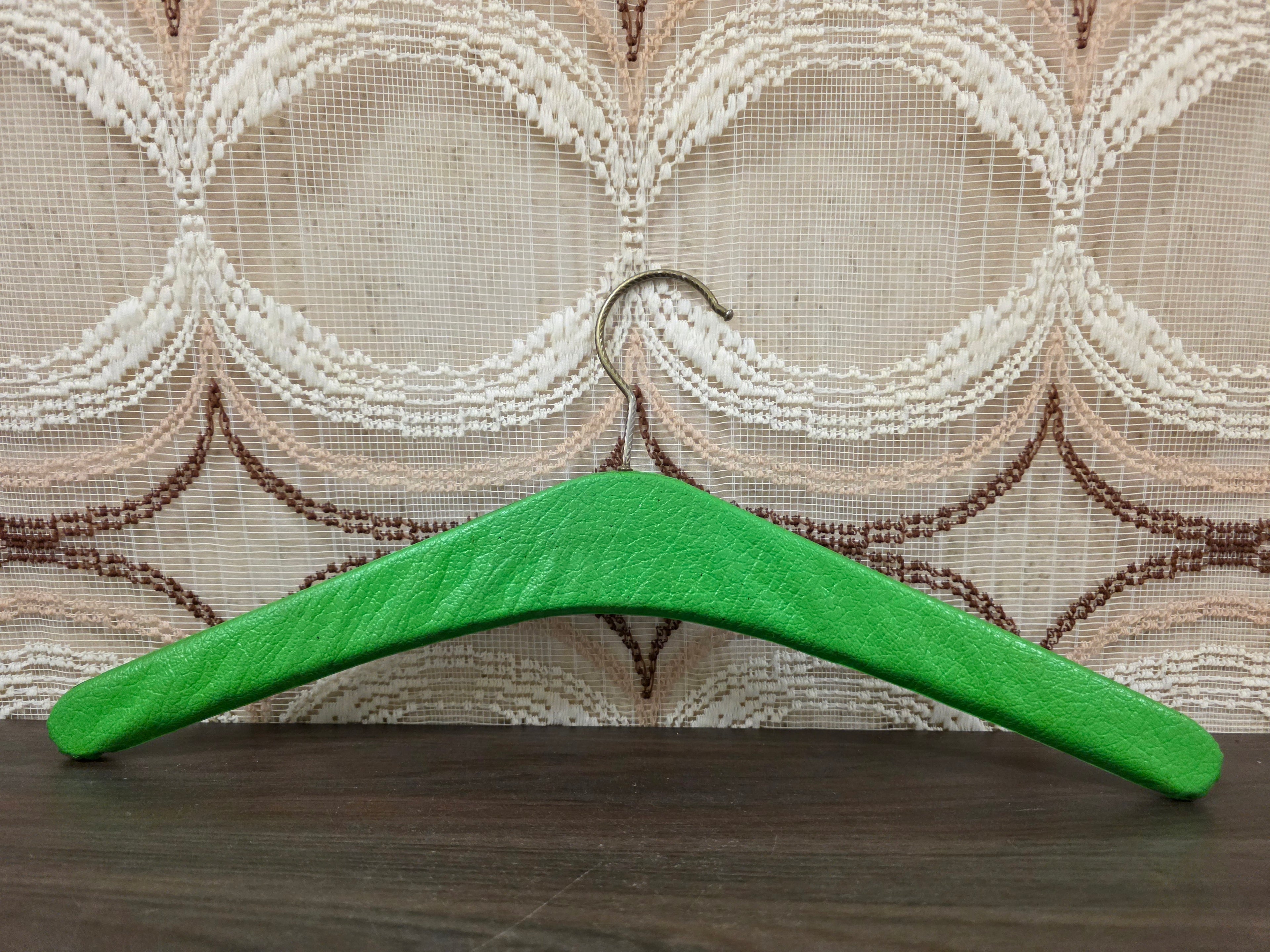 Skailederen kledinghanger groen met studs