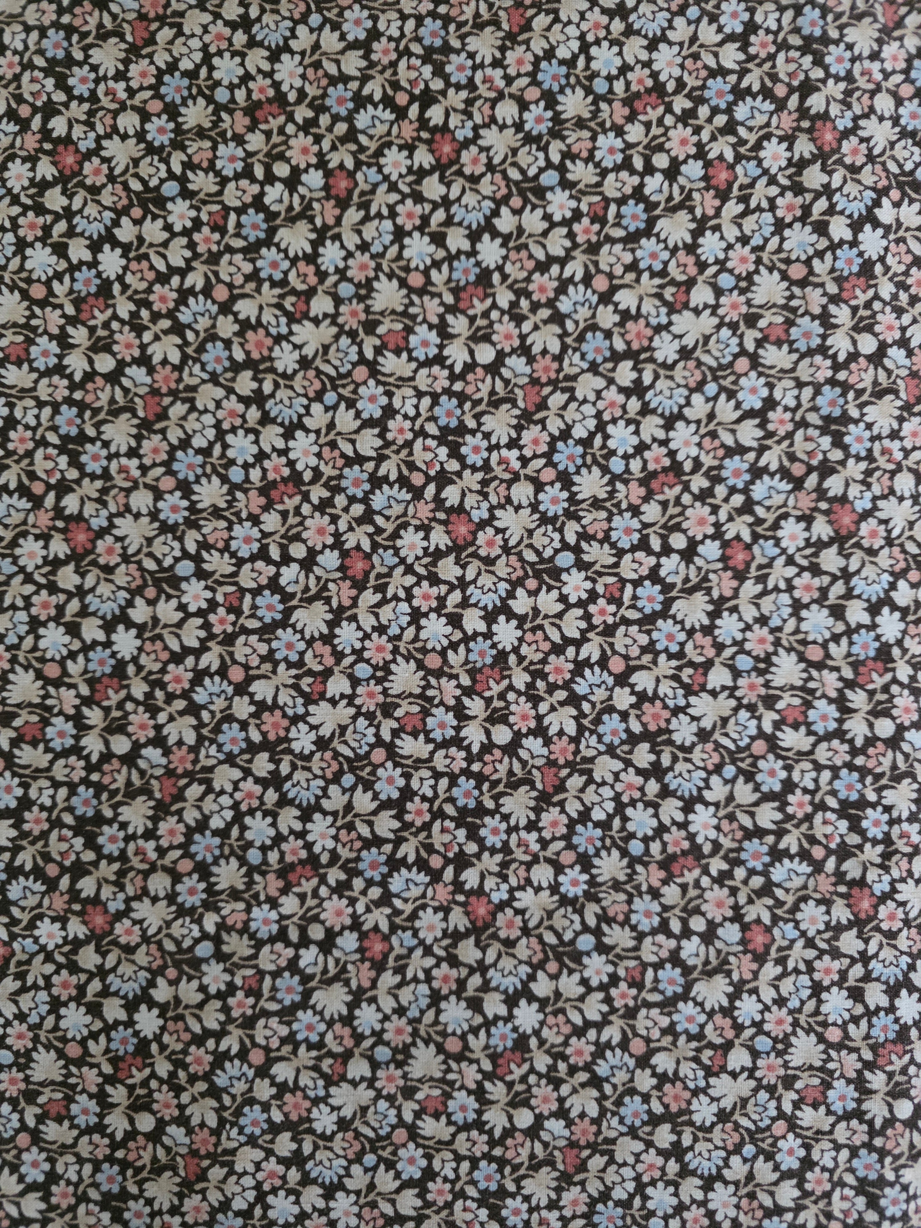 Ovaal tafelkleed met kleine bloemetjes
