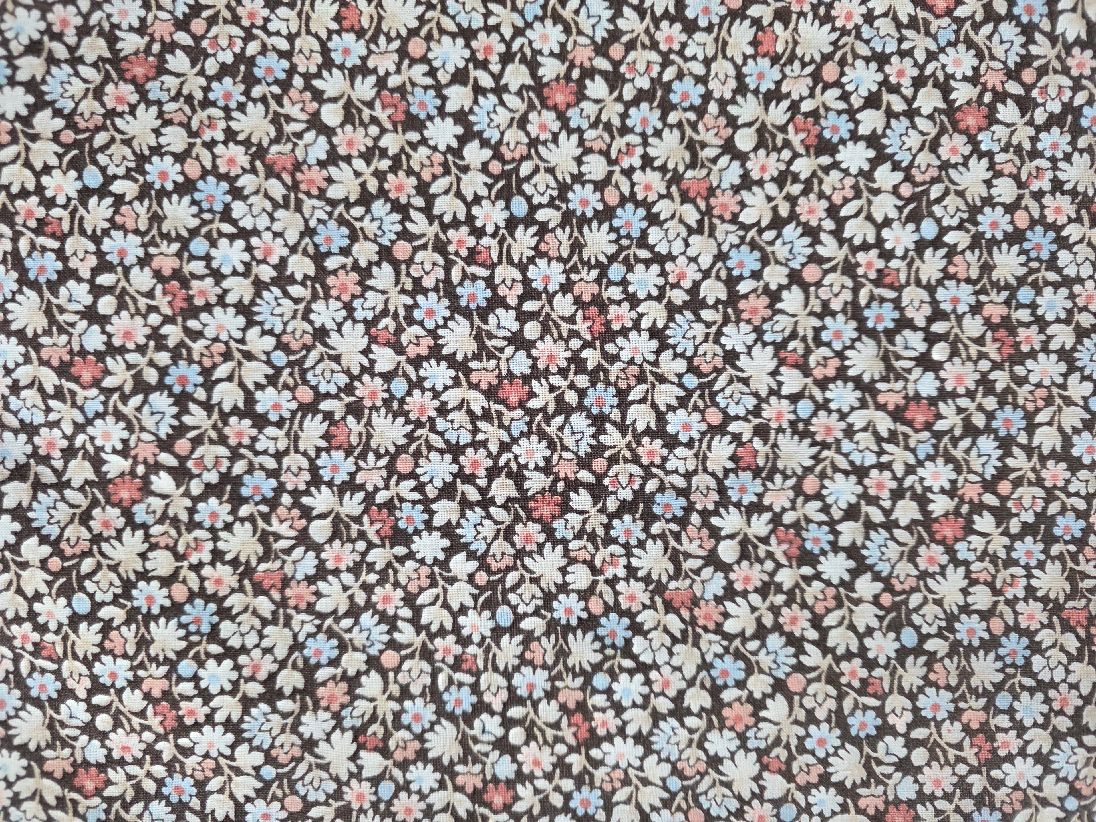 Ovaal tafelkleed met kleine bloemetjes