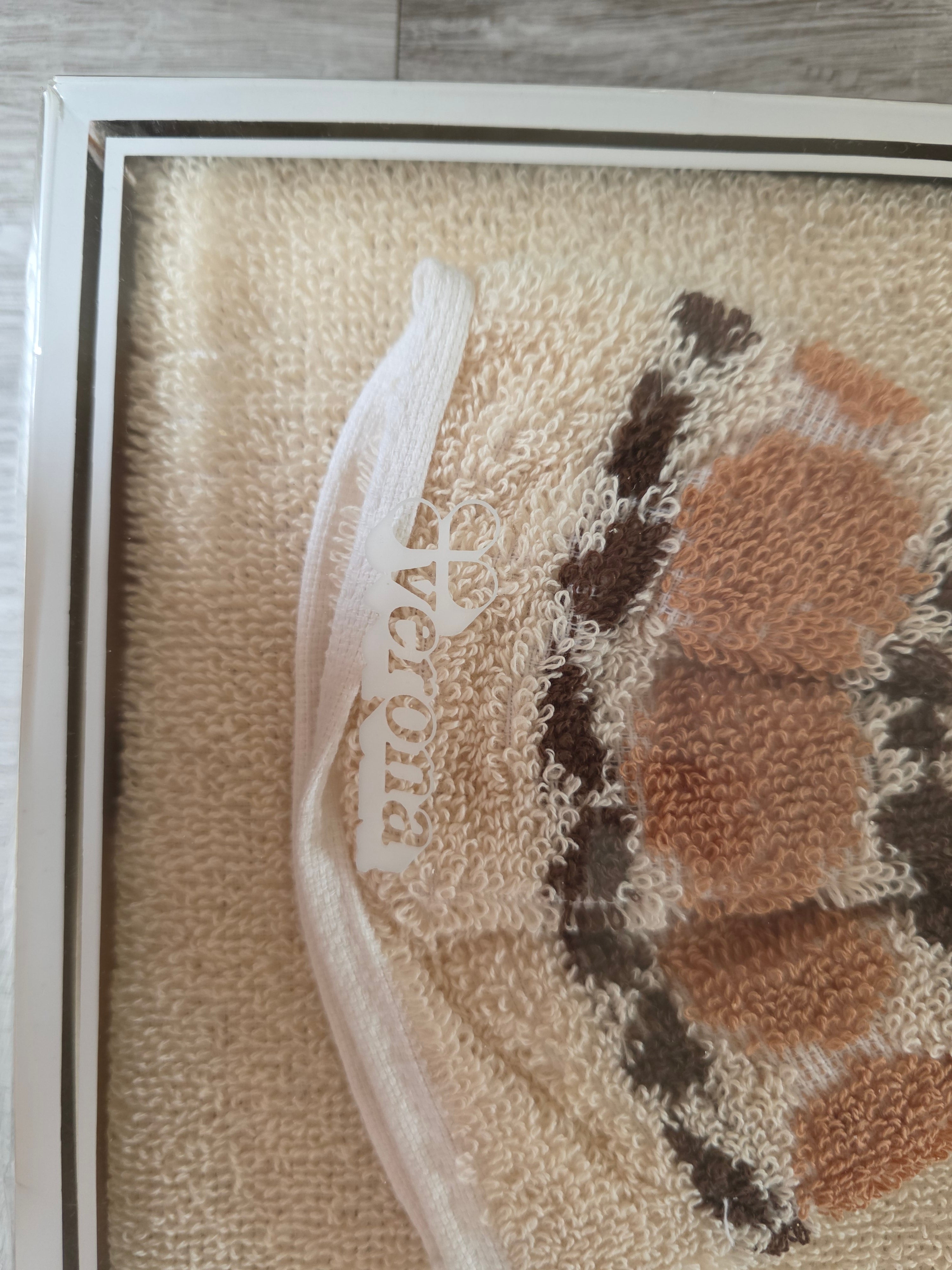 Vintage handdoek met washand bloemenprint in doos