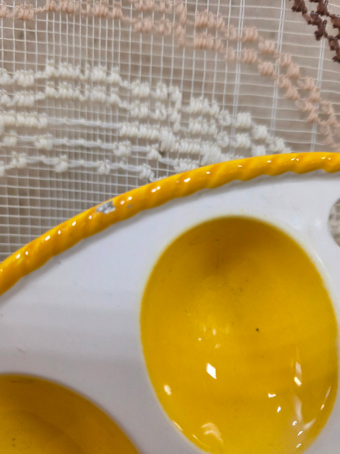 Bord voor gevulde eieren geel wit 23 cm