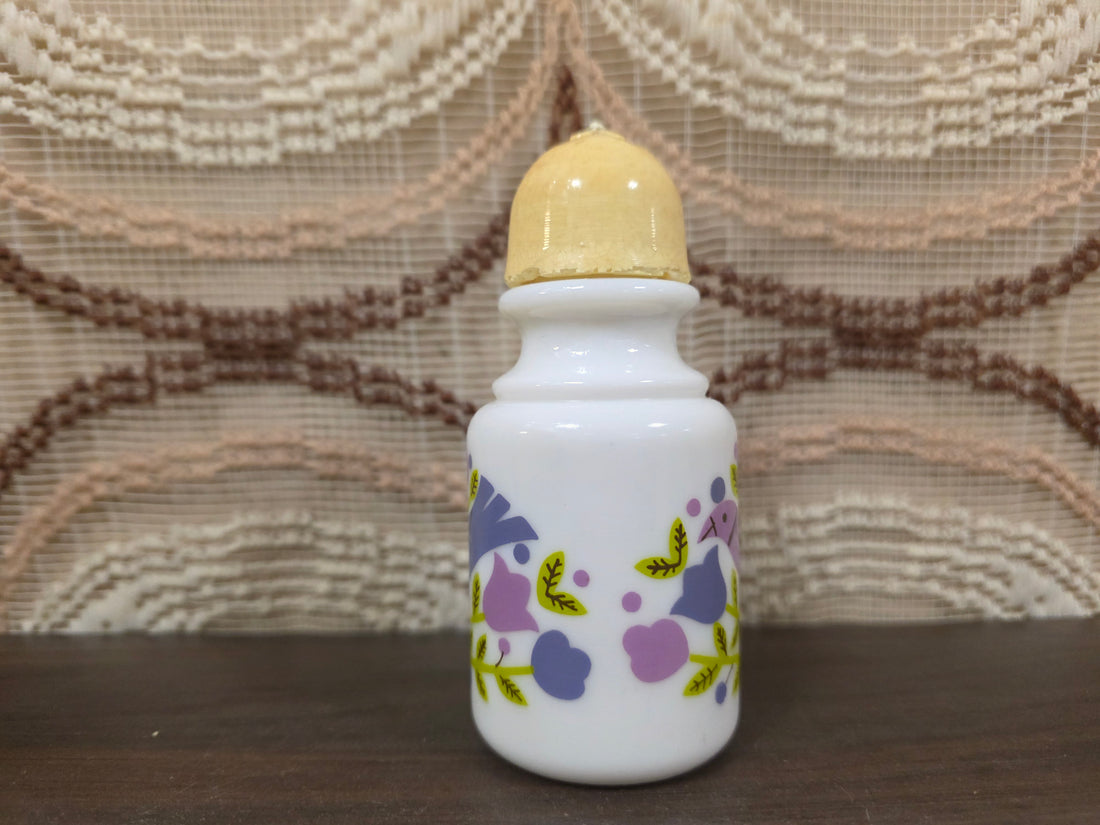 Wit zoutvaatje lila-paarse vogel