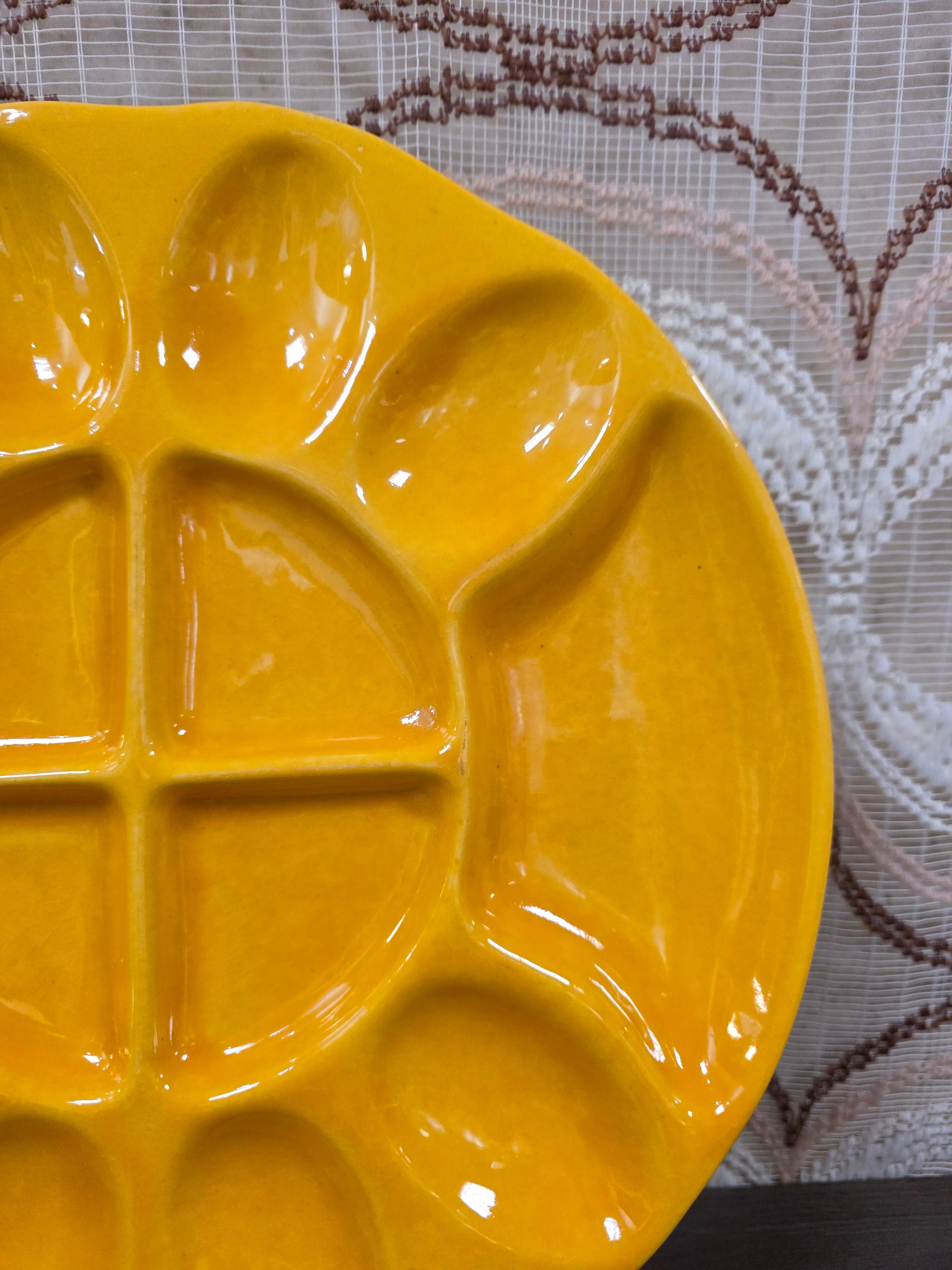 Okergeel eierbord vintage serveerbord