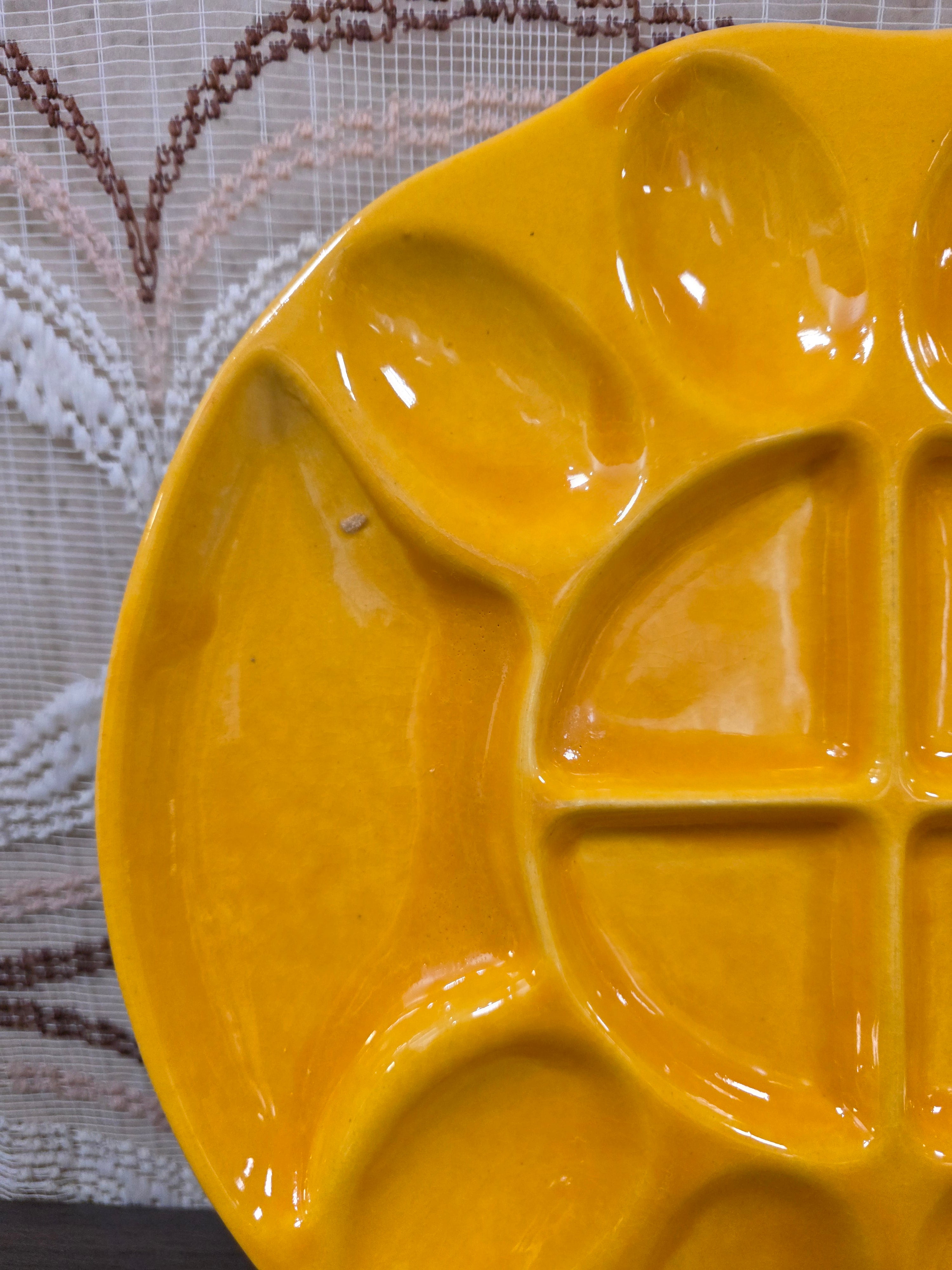 Okergeel eierbord vintage serveerbord