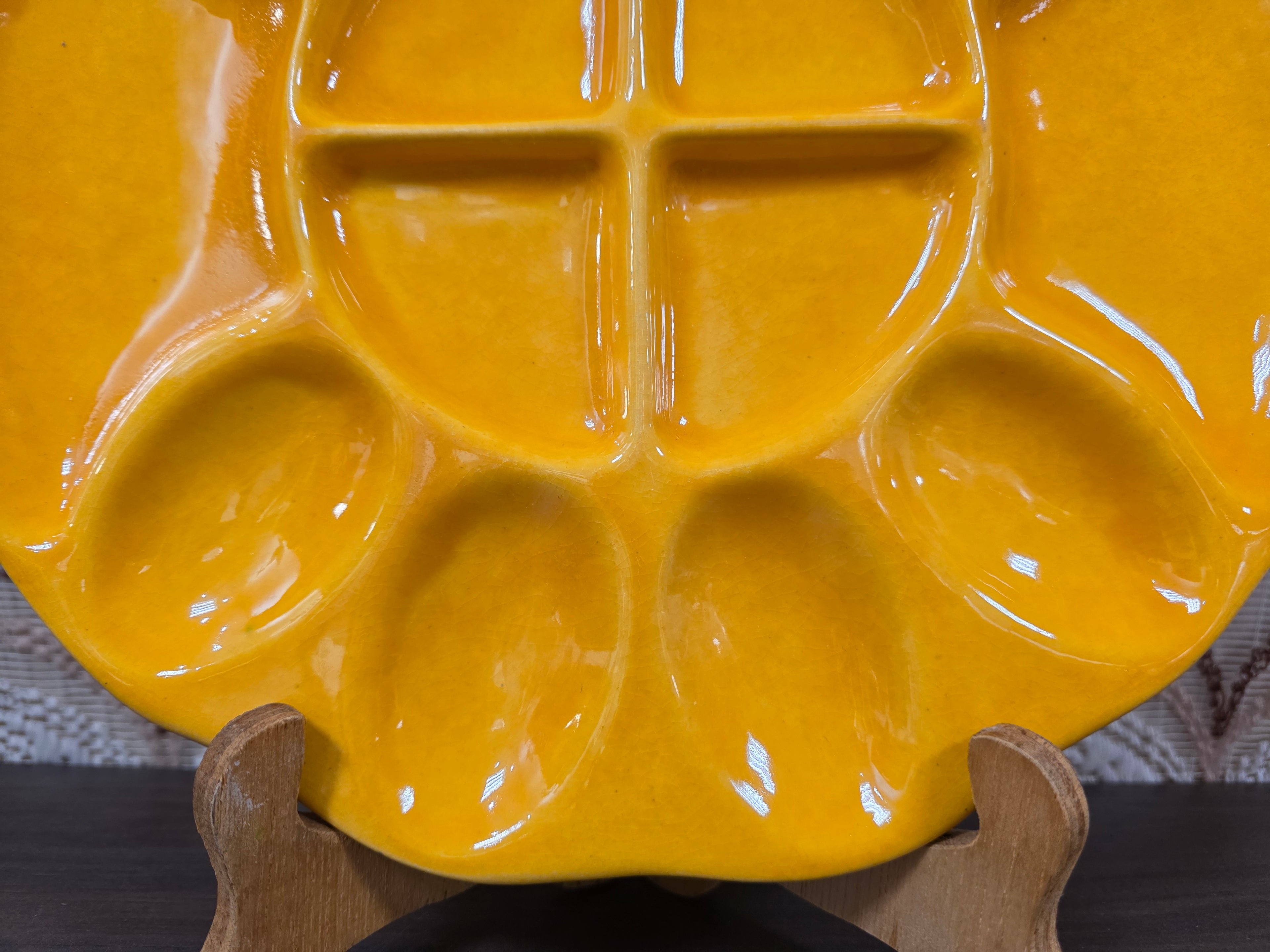 Okergeel eierbord vintage serveerbord