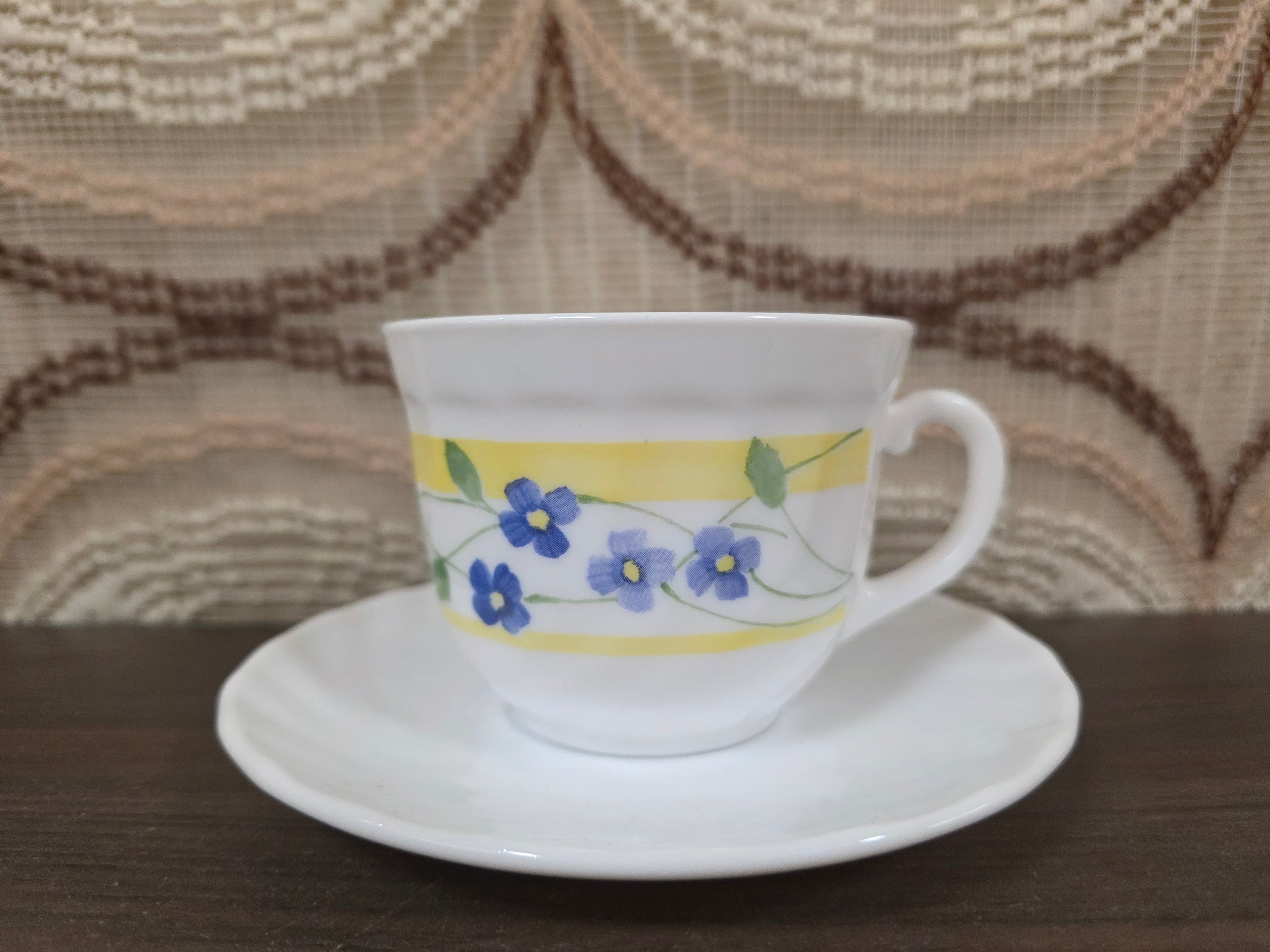 Arcopal France kop en schotel geel blauw bloemen