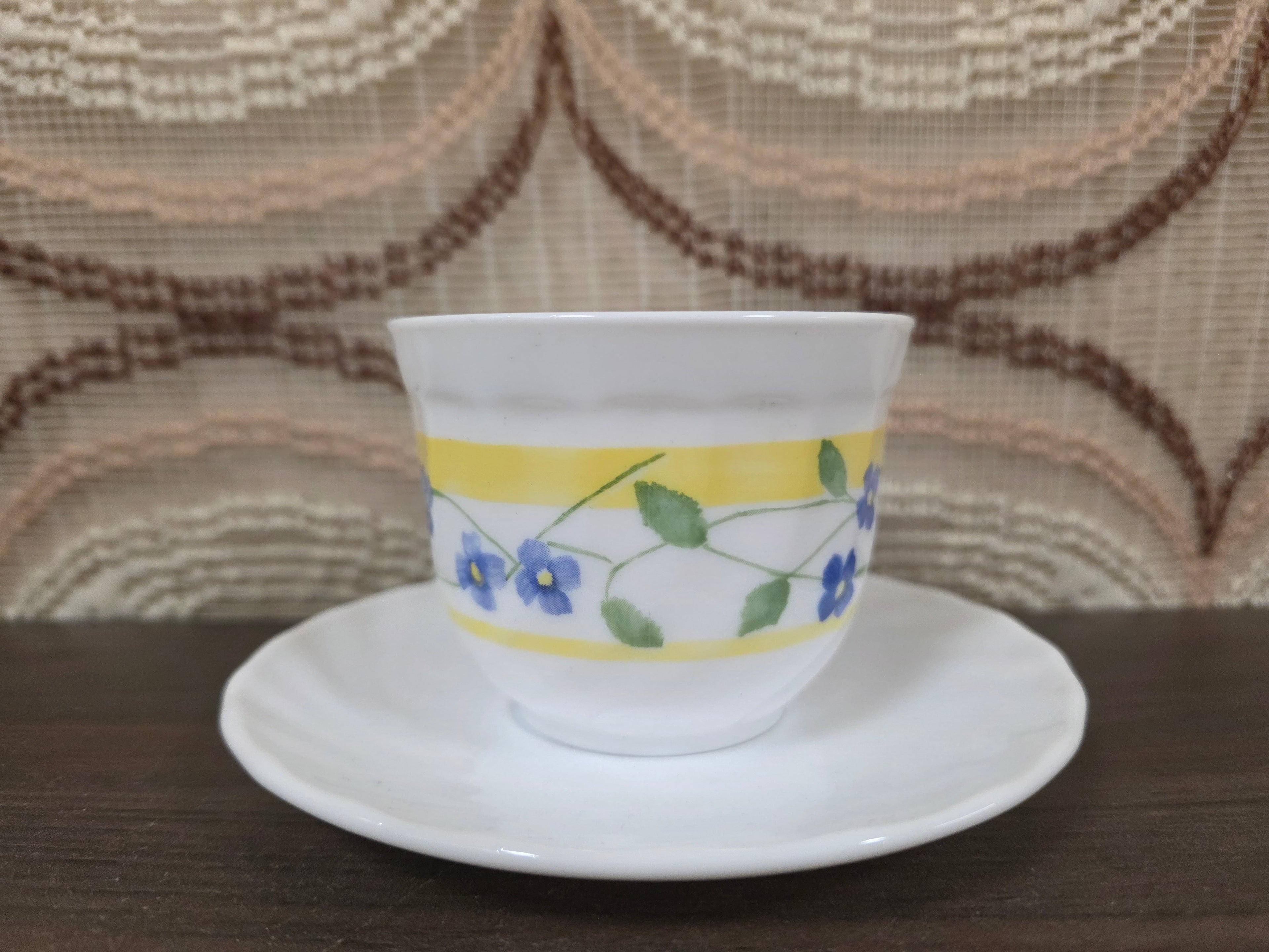 Arcopal France kop en schotel geel blauw bloemen