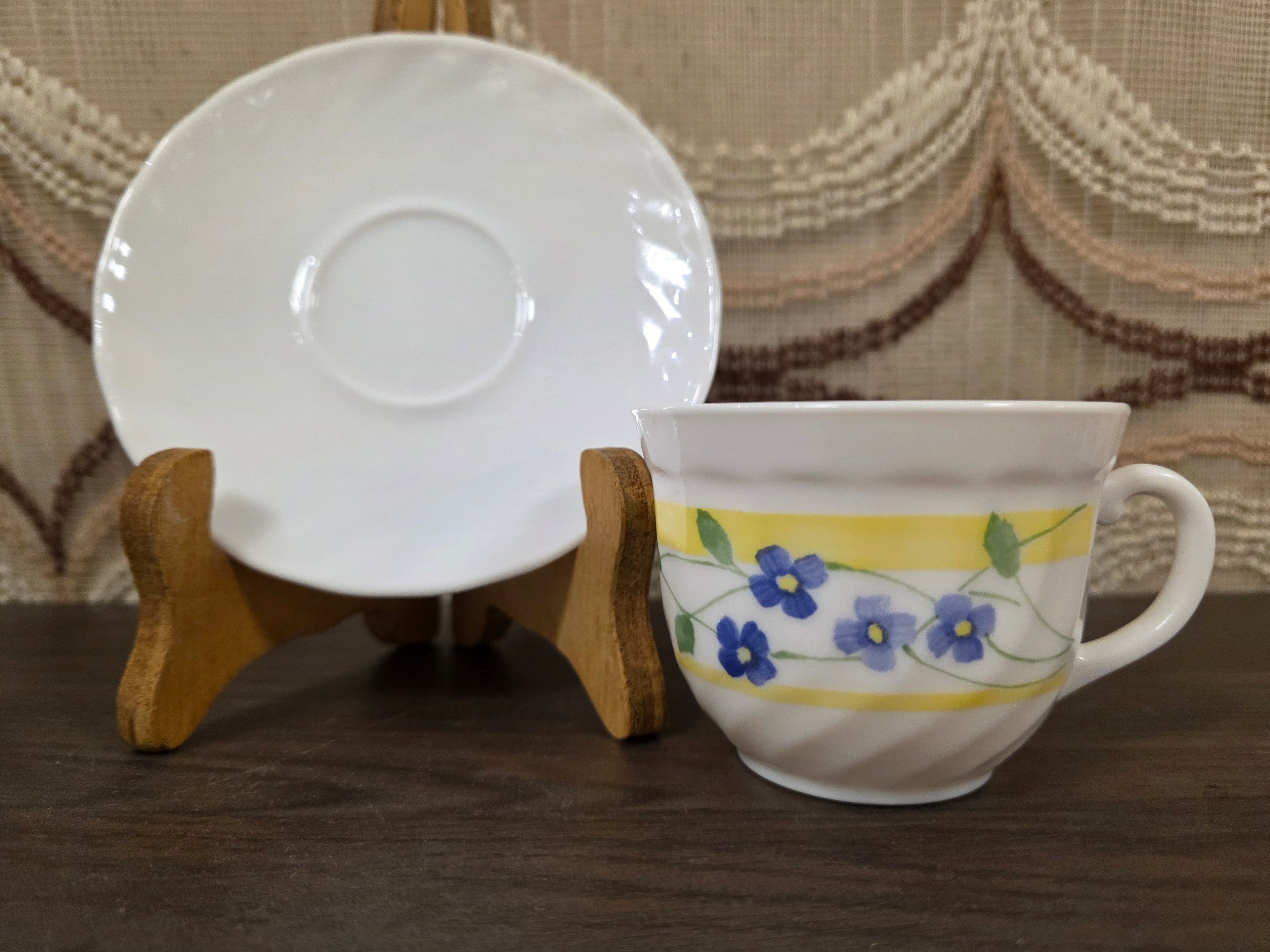 Arcopal France kop en schotel geel blauw bloemen