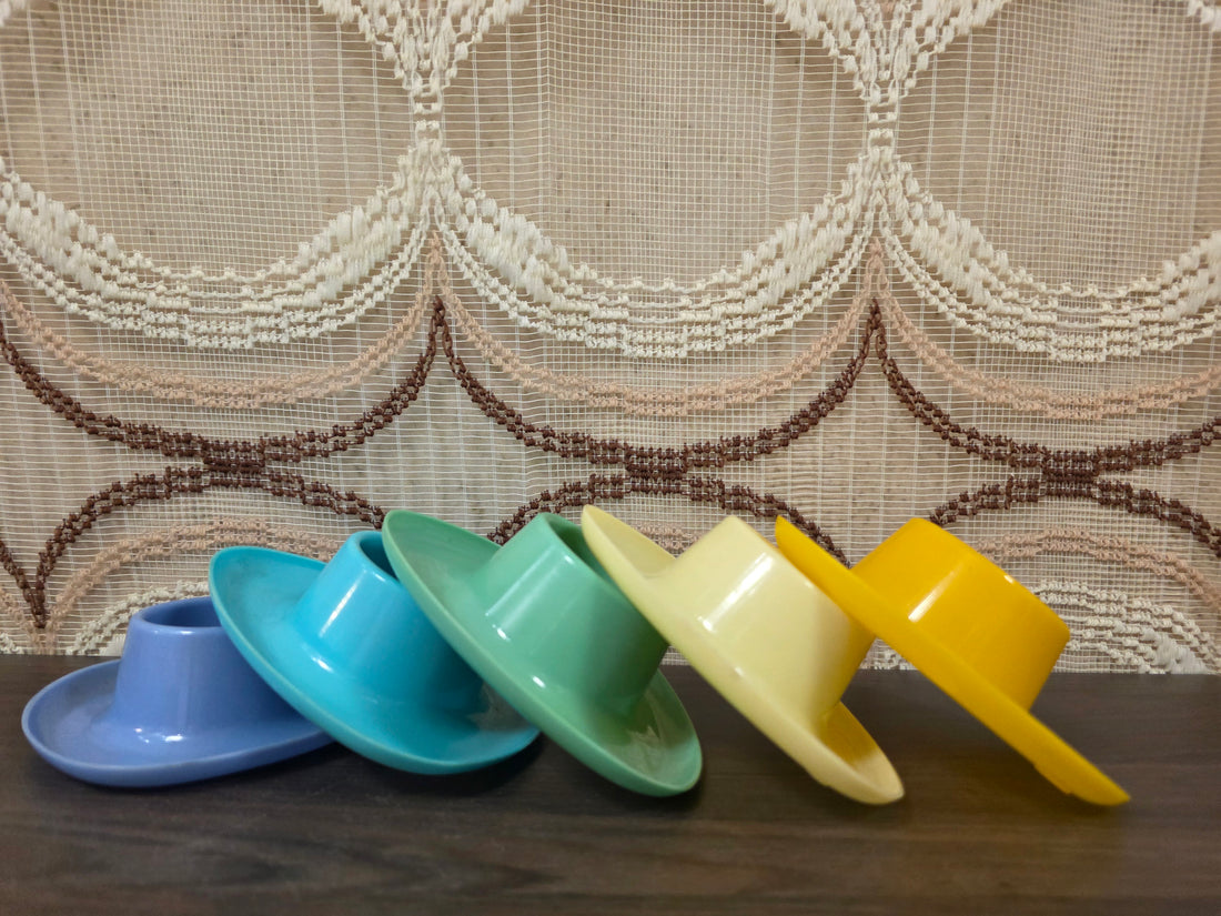 Vintage eierdoppen set van 5 kleurrijk kunststof