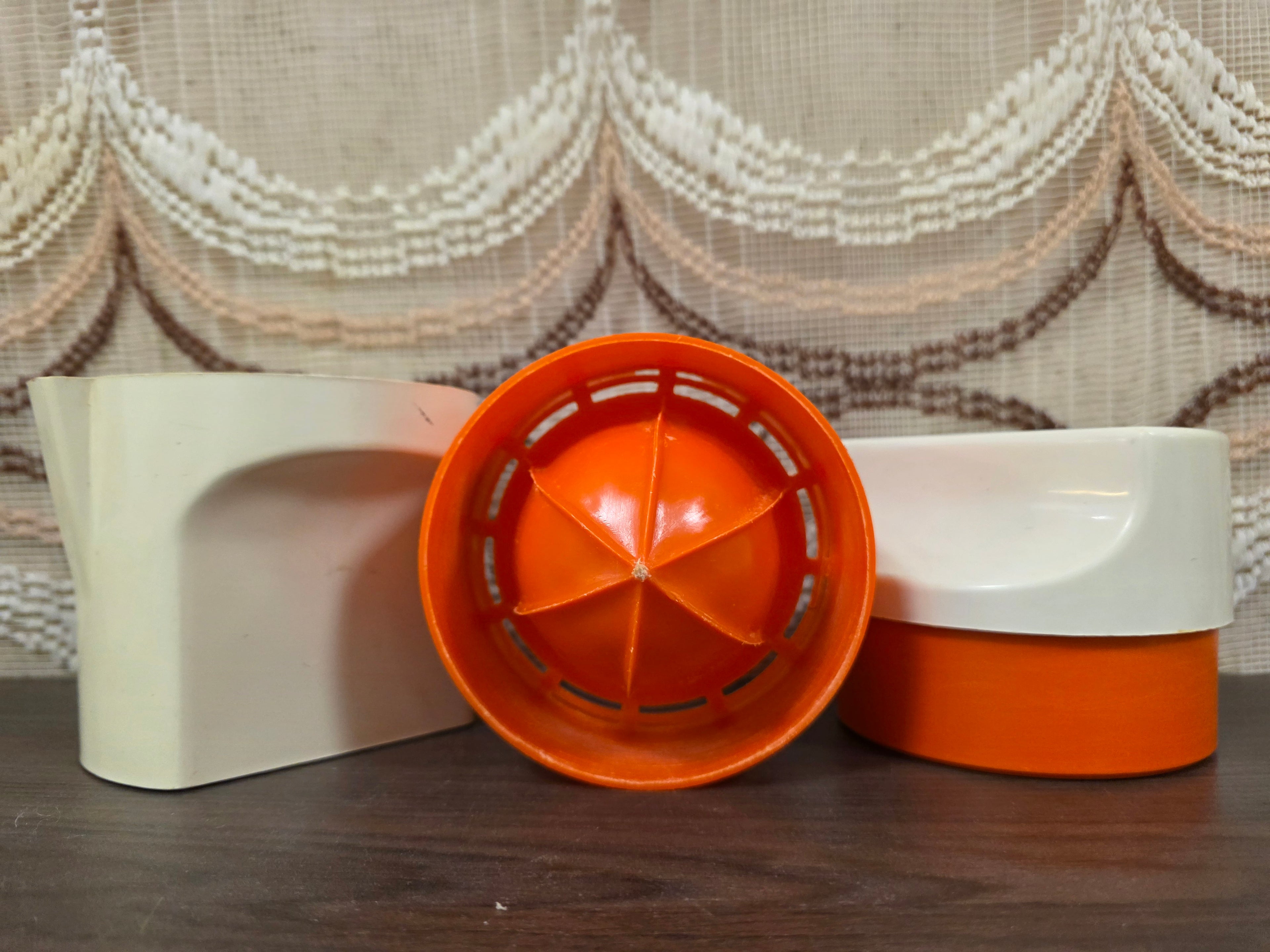 Vintage citruspers oranje wit kunststof