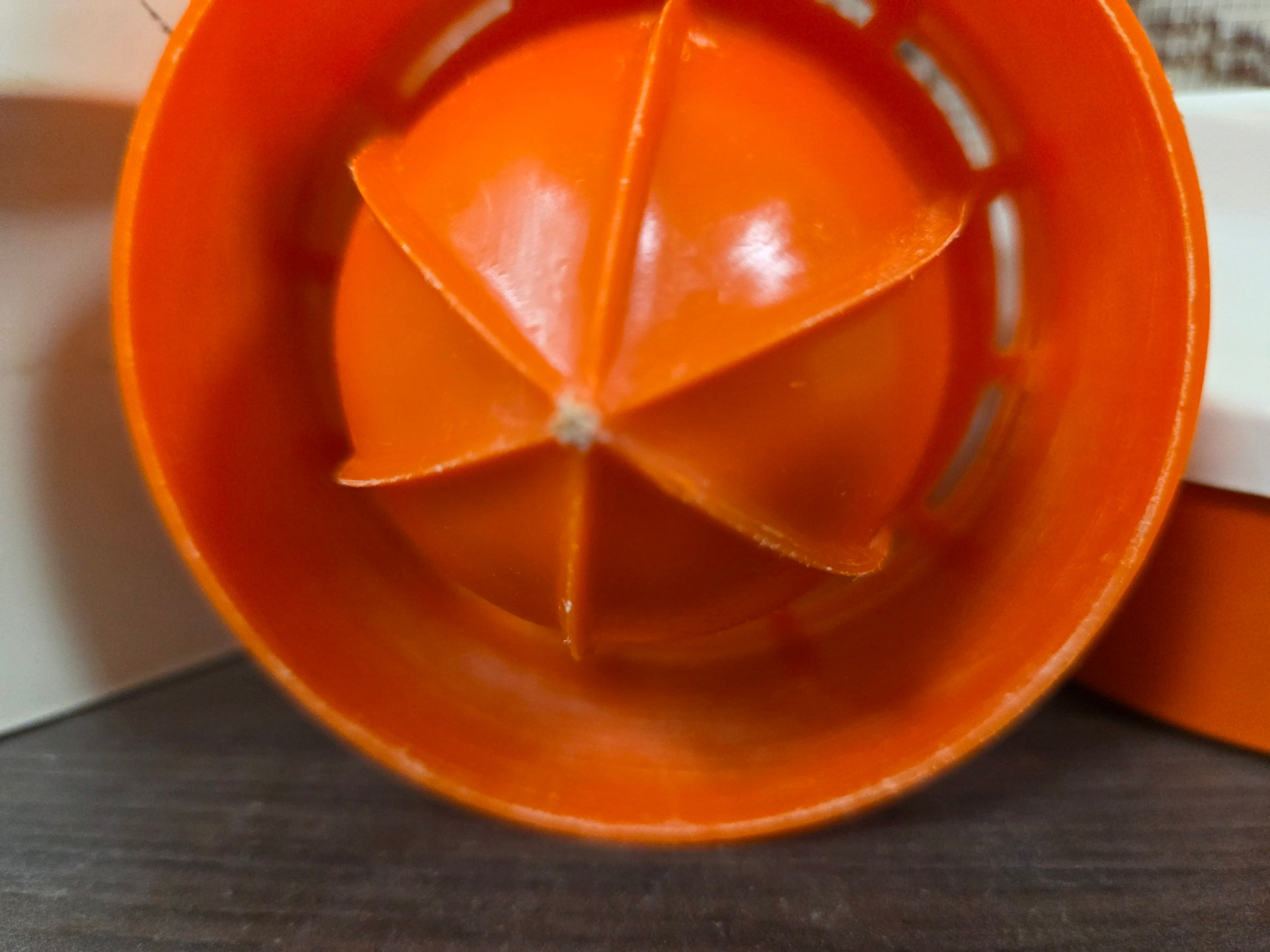 Vintage citruspers oranje wit kunststof