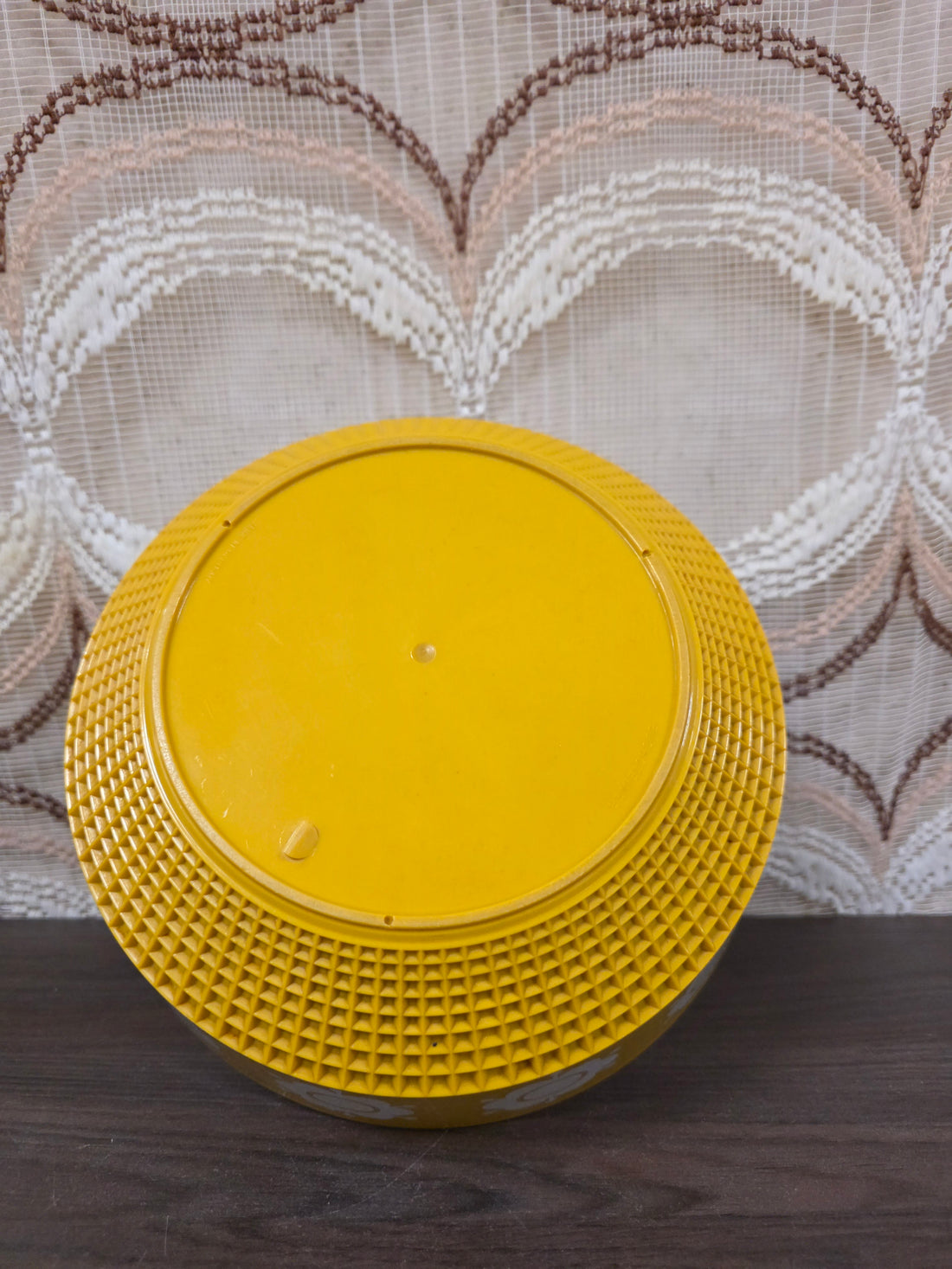 Buchsteiner schaal okergeel met witte bloemen