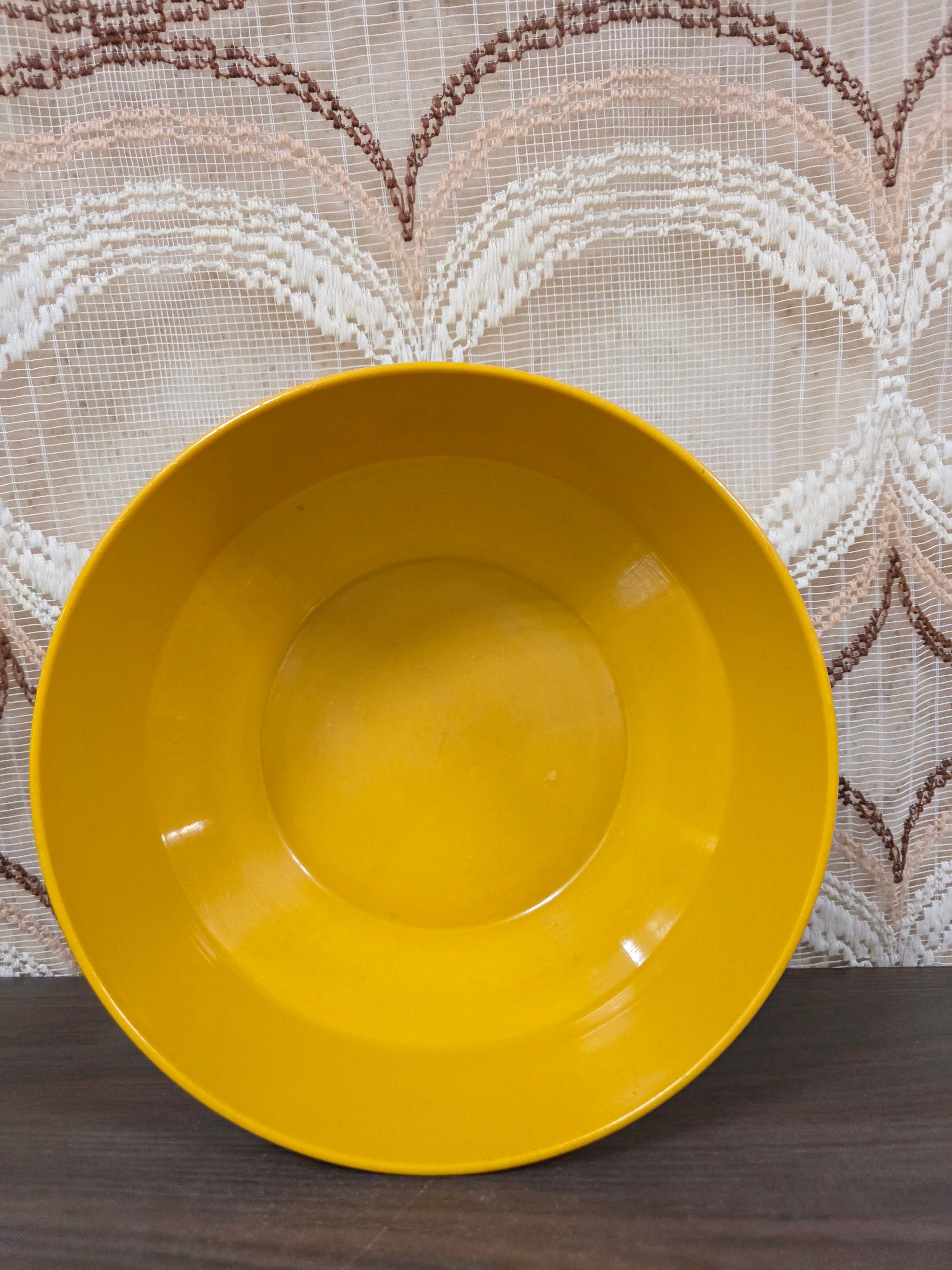 Buchsteiner schaal okergeel met witte bloemen