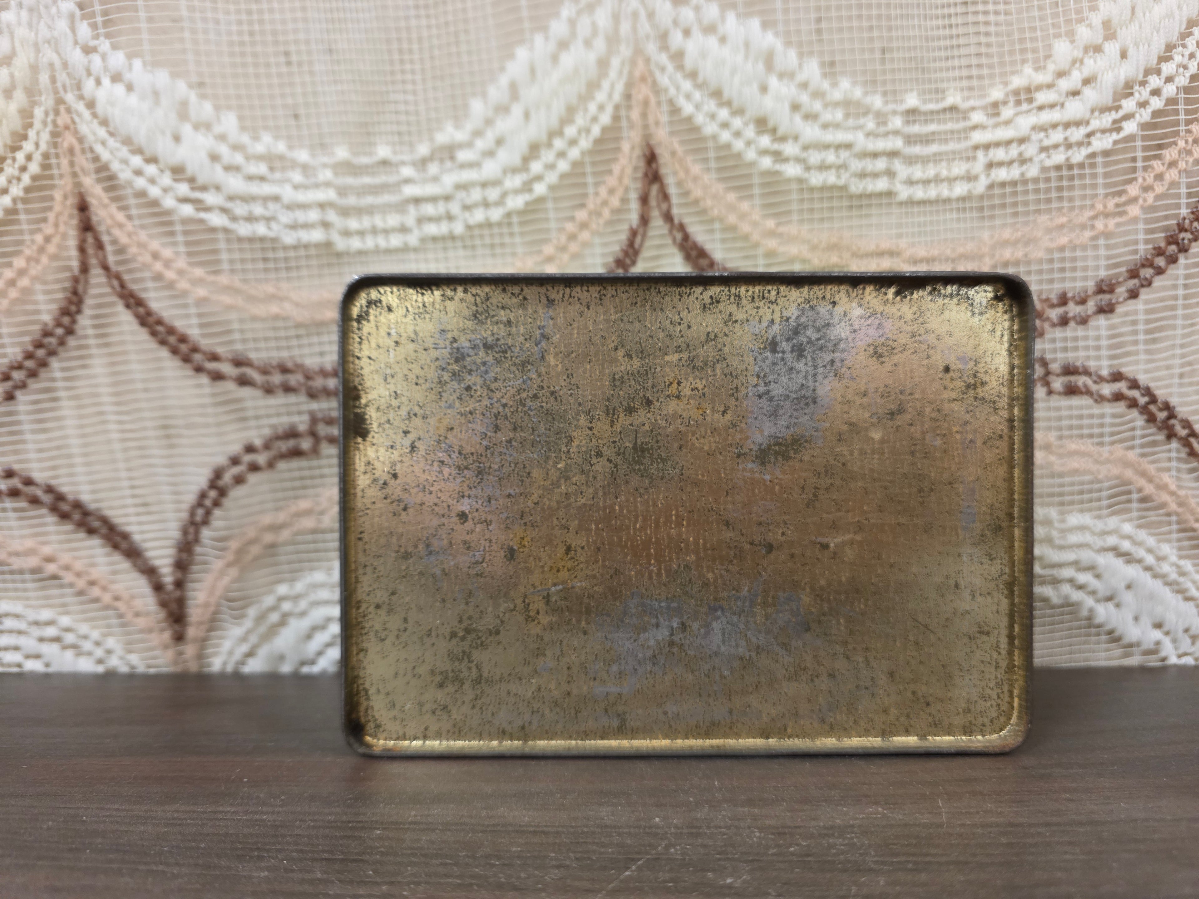 Vintage blik met konijnen illustratie