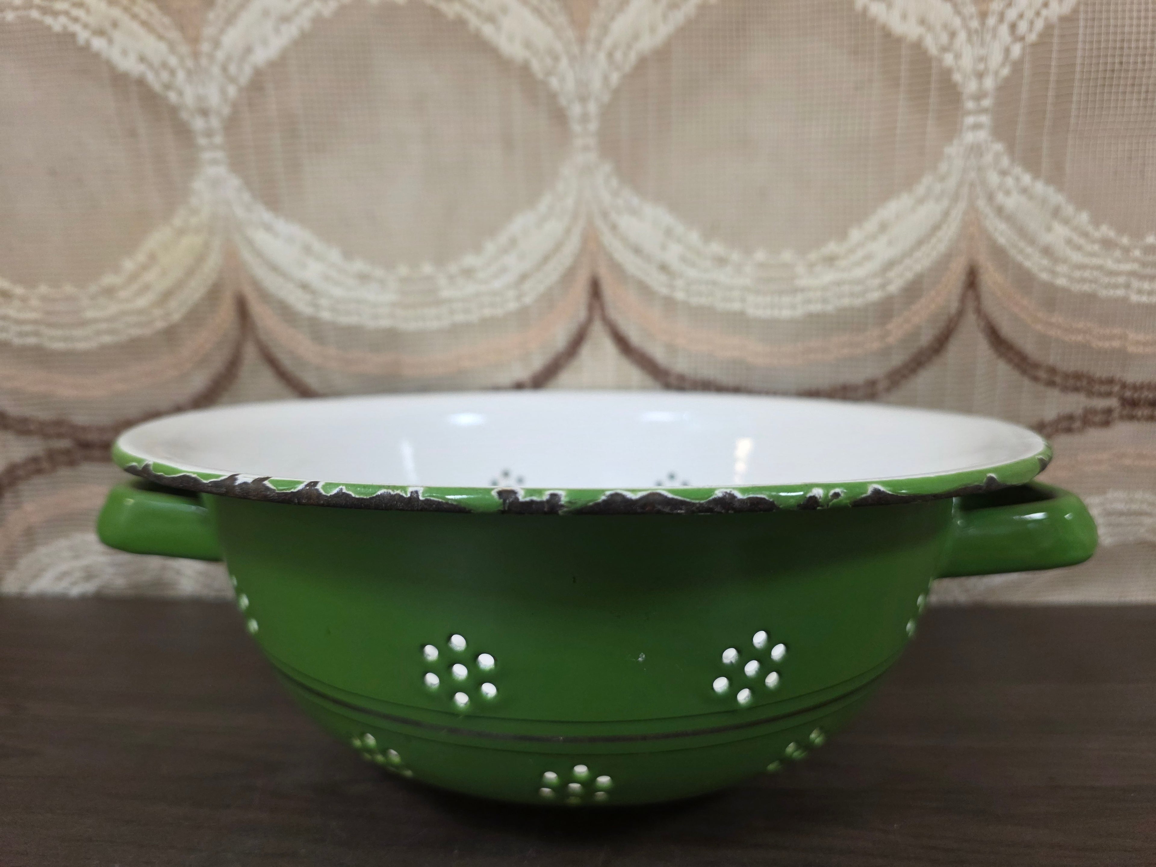 Vintage emaille vergiet reseda groen 26 cm